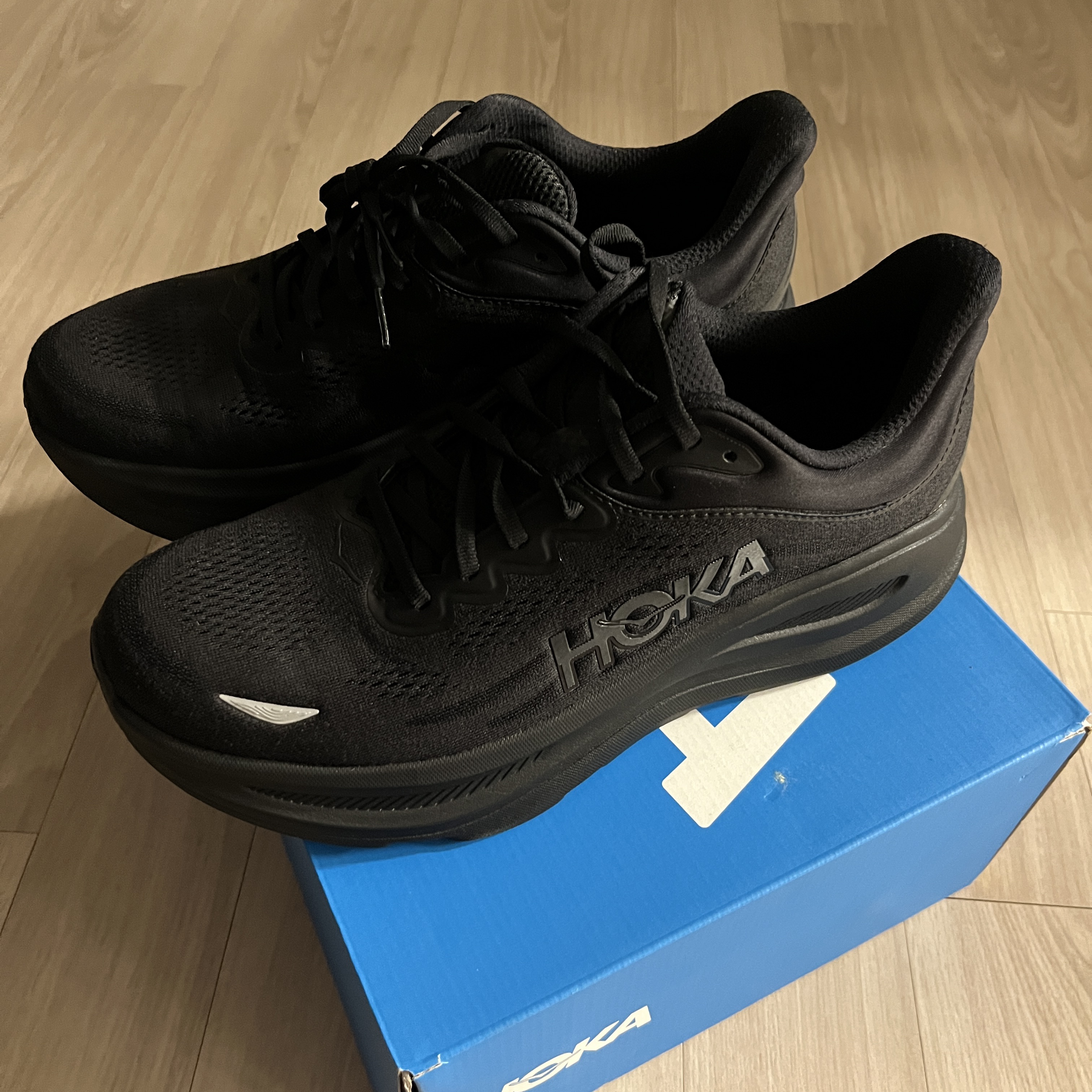 Hoka Bondi 9 Black - Wide 착용 스타일