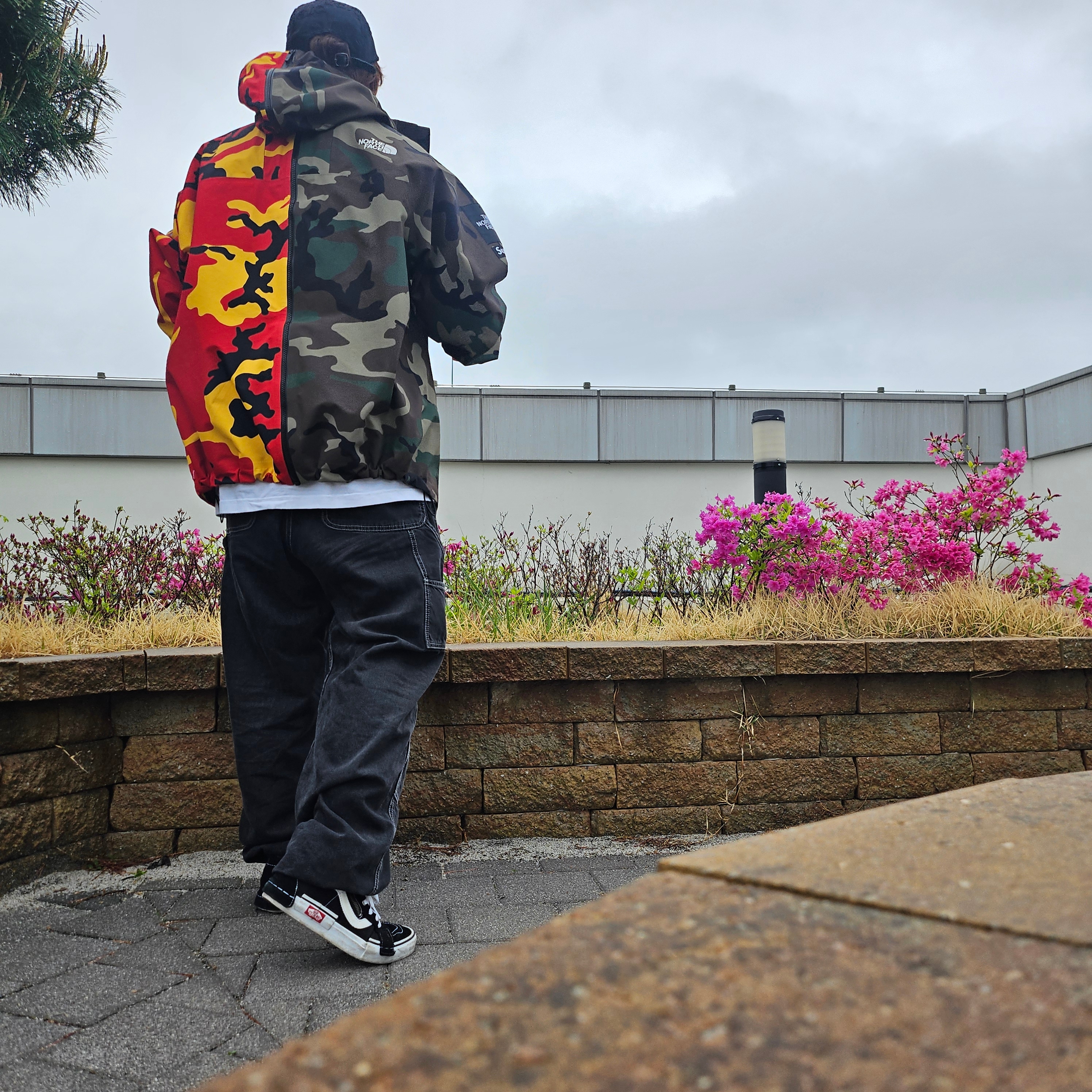 Vans Sk8-Hi Reissue Cap Black, Supreme x The North Face Split Taped Seam Shell Jacket Camo - 24SS 착용 스타일 - 5