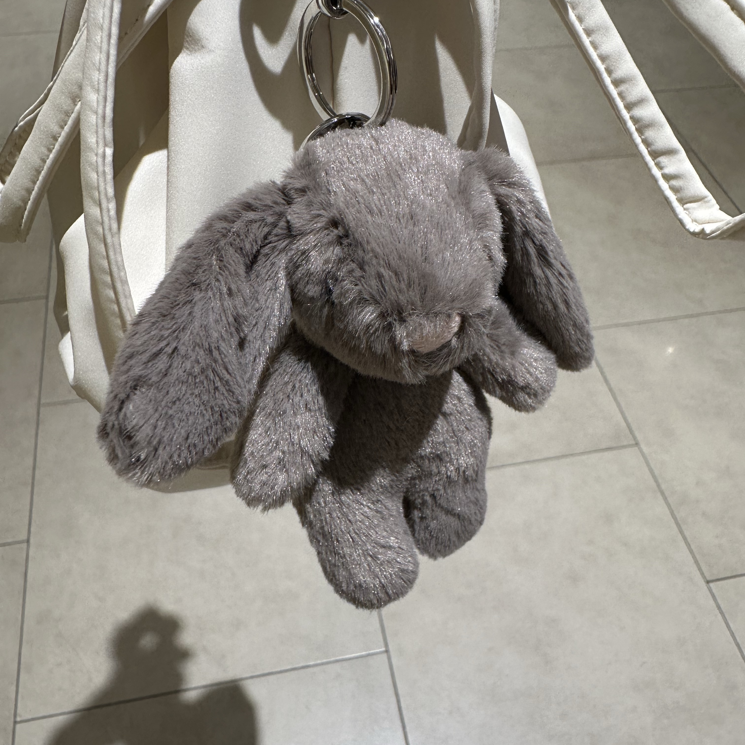 Jellycat Bashful Bunny Truffle Bag Charm Brown 착용 스타일 - 4