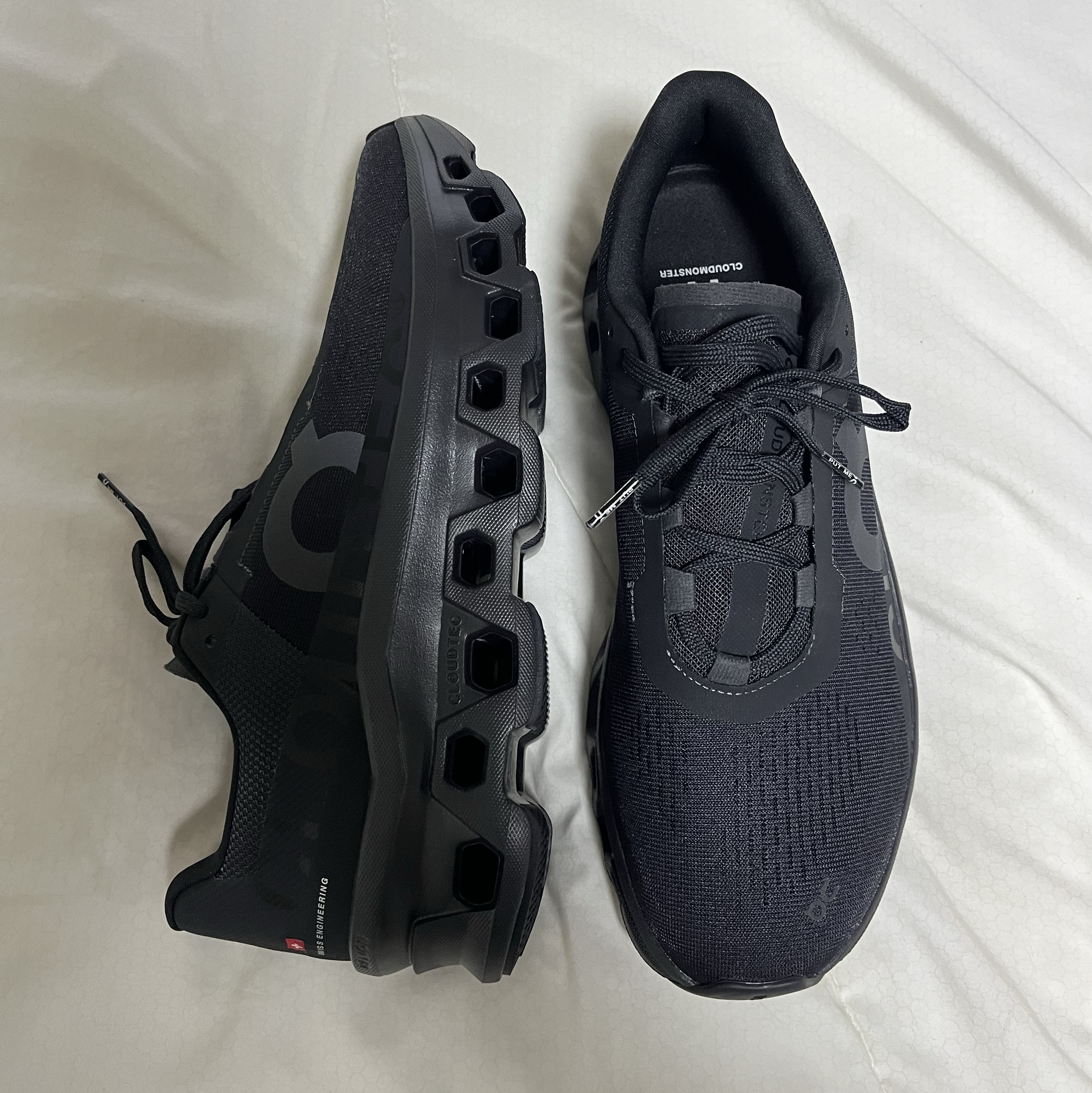On Running Cloudmonster All Black 착용 스타일 - 1