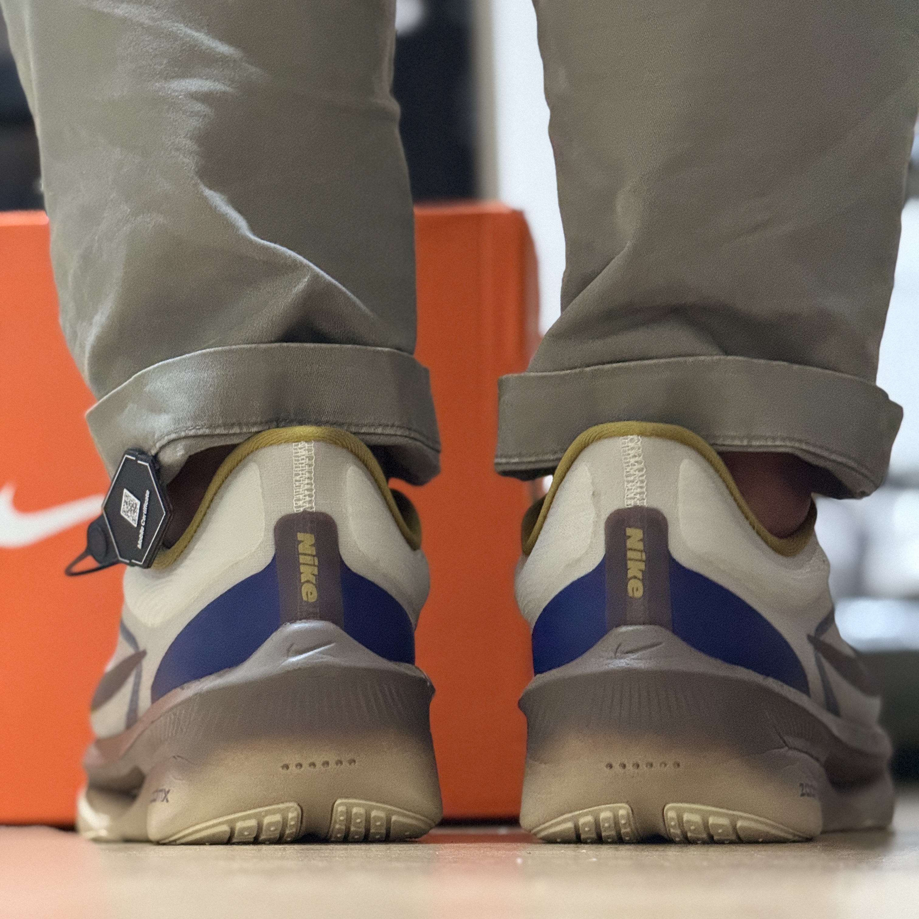 Nike Zoom Fly 6 PRM Light Bone Cave Stone 착용 스타일 - 4