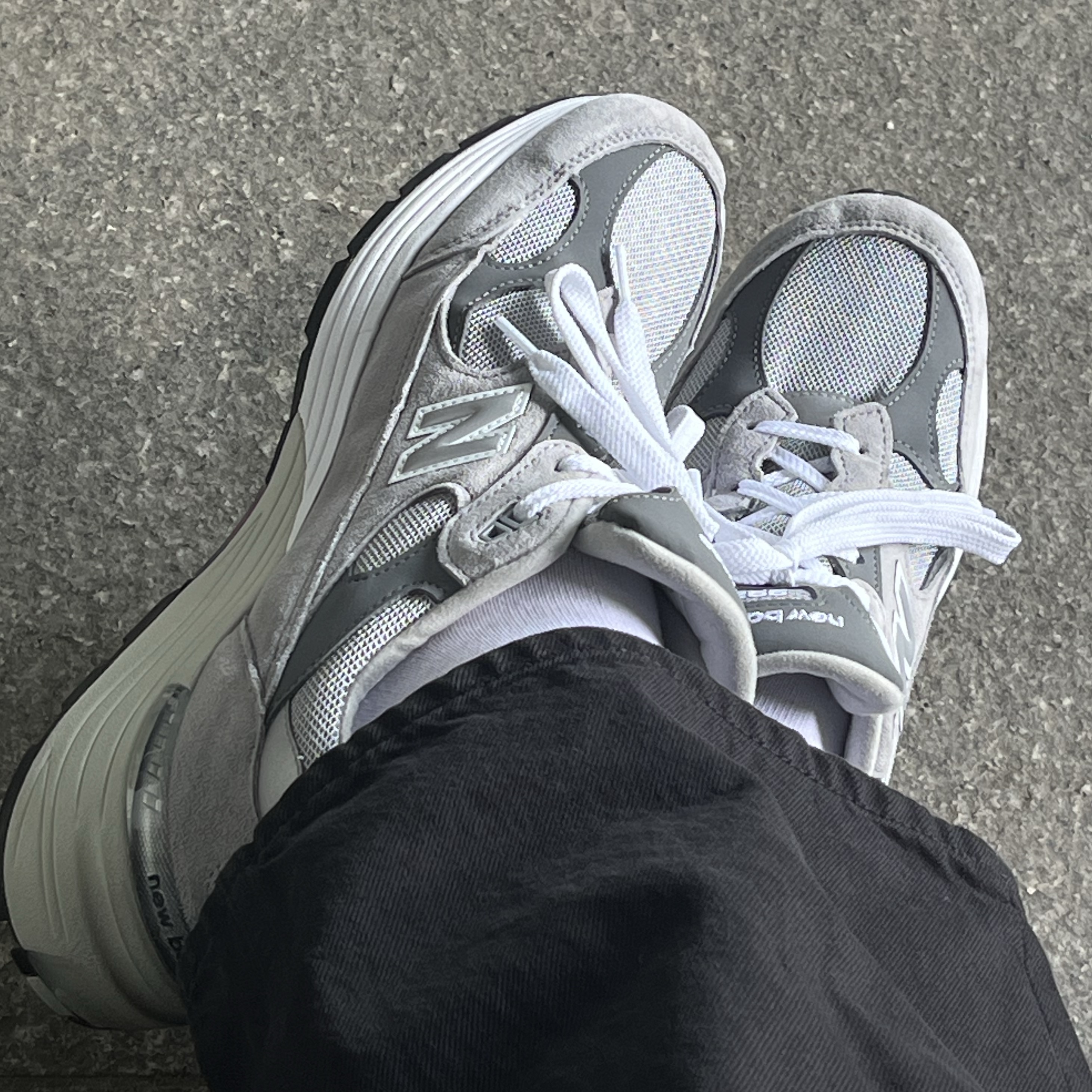 New Balance 992 Made in USA Core Grey Silver Metallic 착용 스타일
