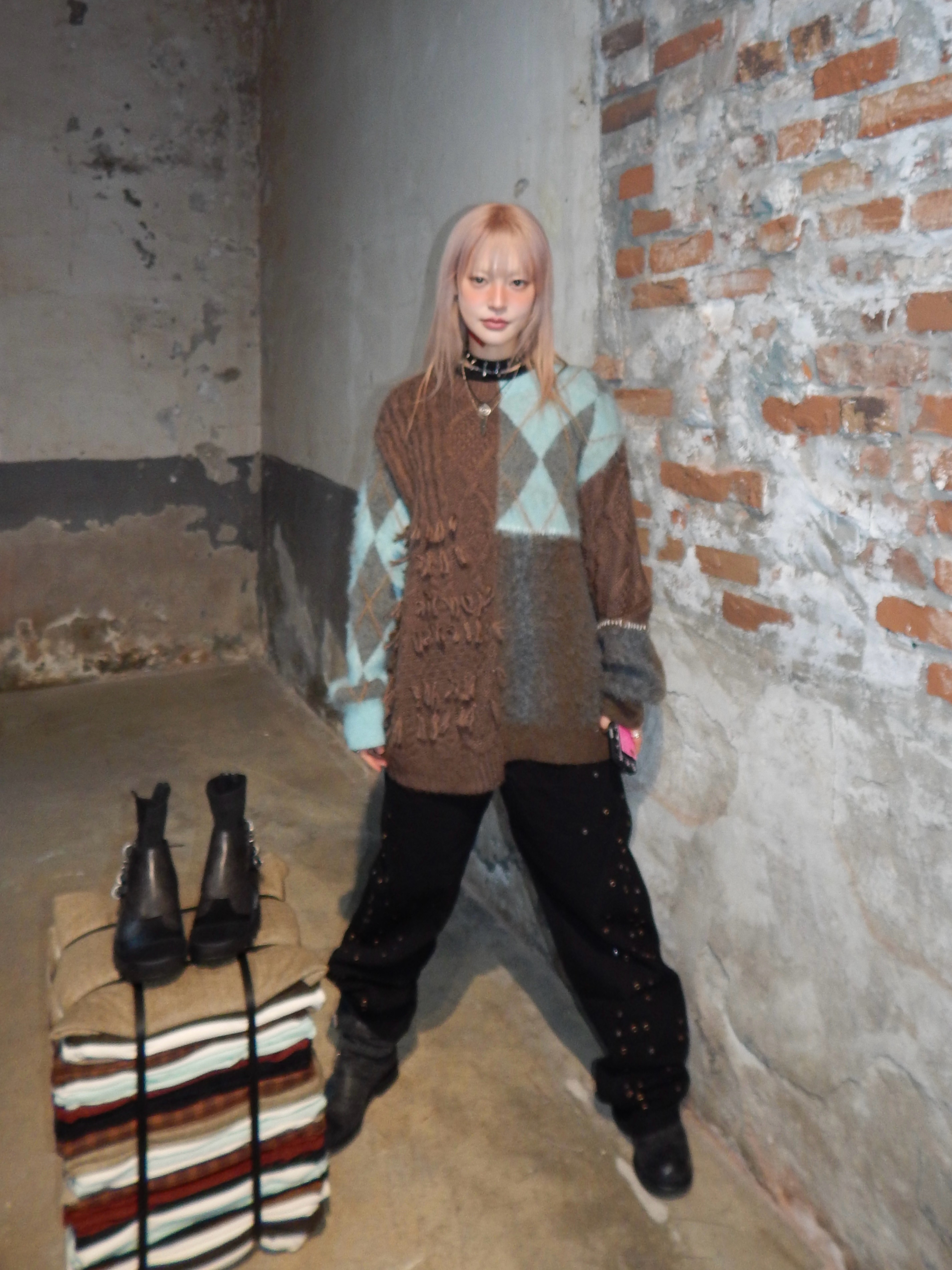 Zara x Andersson Bell Textured Patchwork Sweater Blue, Zara x Andersson Bell Relaxed Fit Studded Pants Black 착용 스타일 - 2
