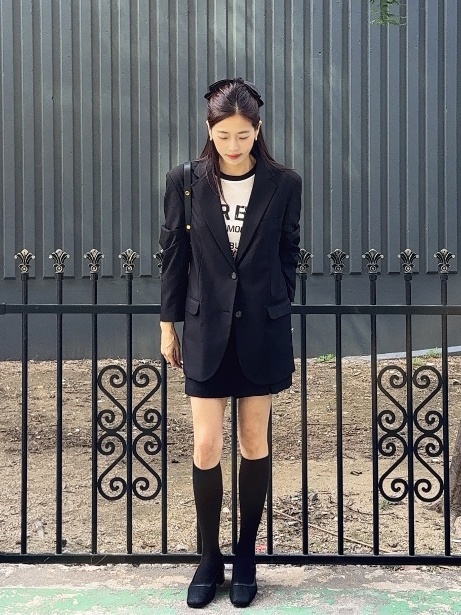 Marni Saffiano Mini Trunk Bag Black 착용 스타일 - 2