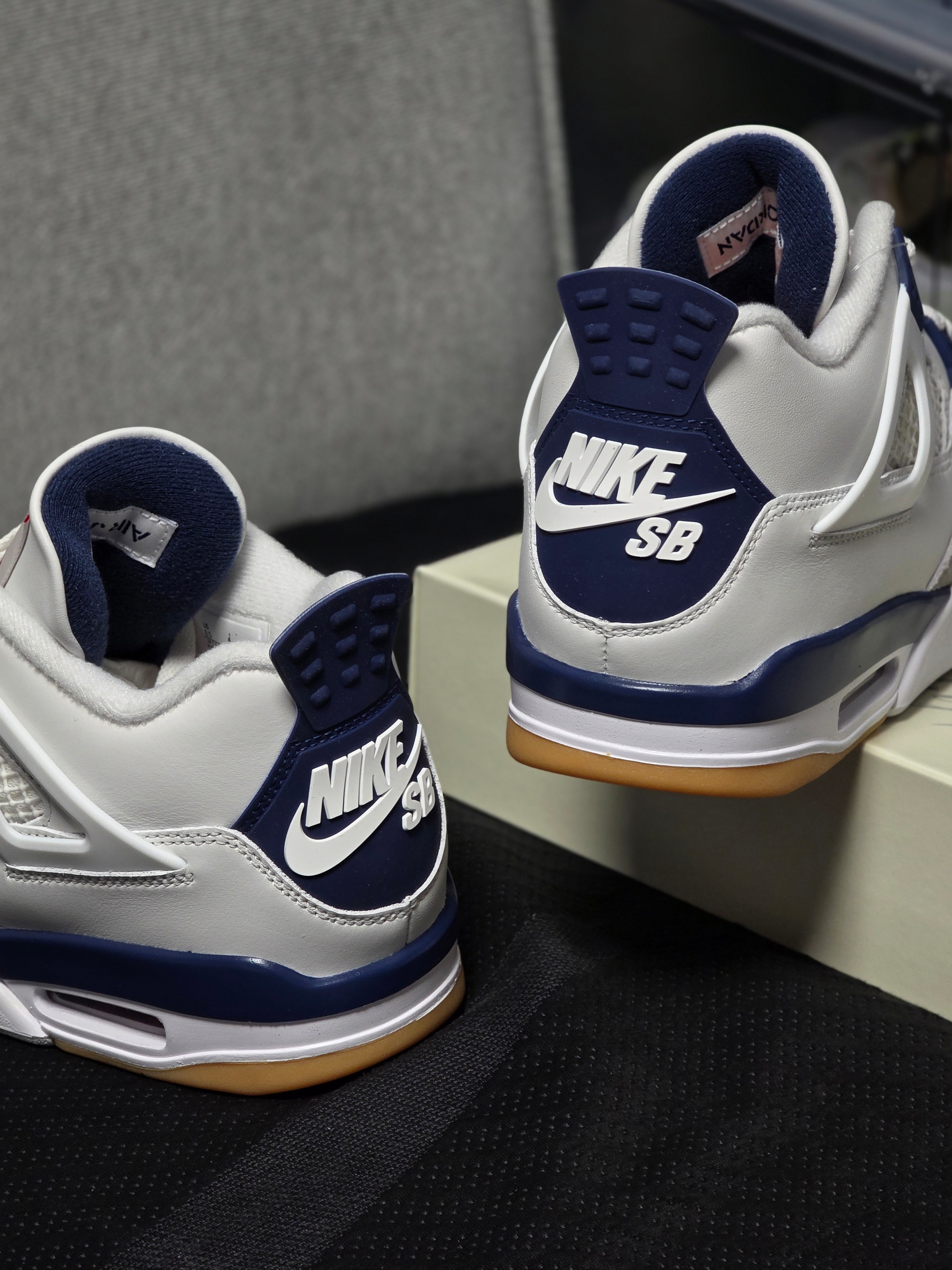 Jordan 4 x Nike SB Retro SP Navy 착용 스타일 - 1