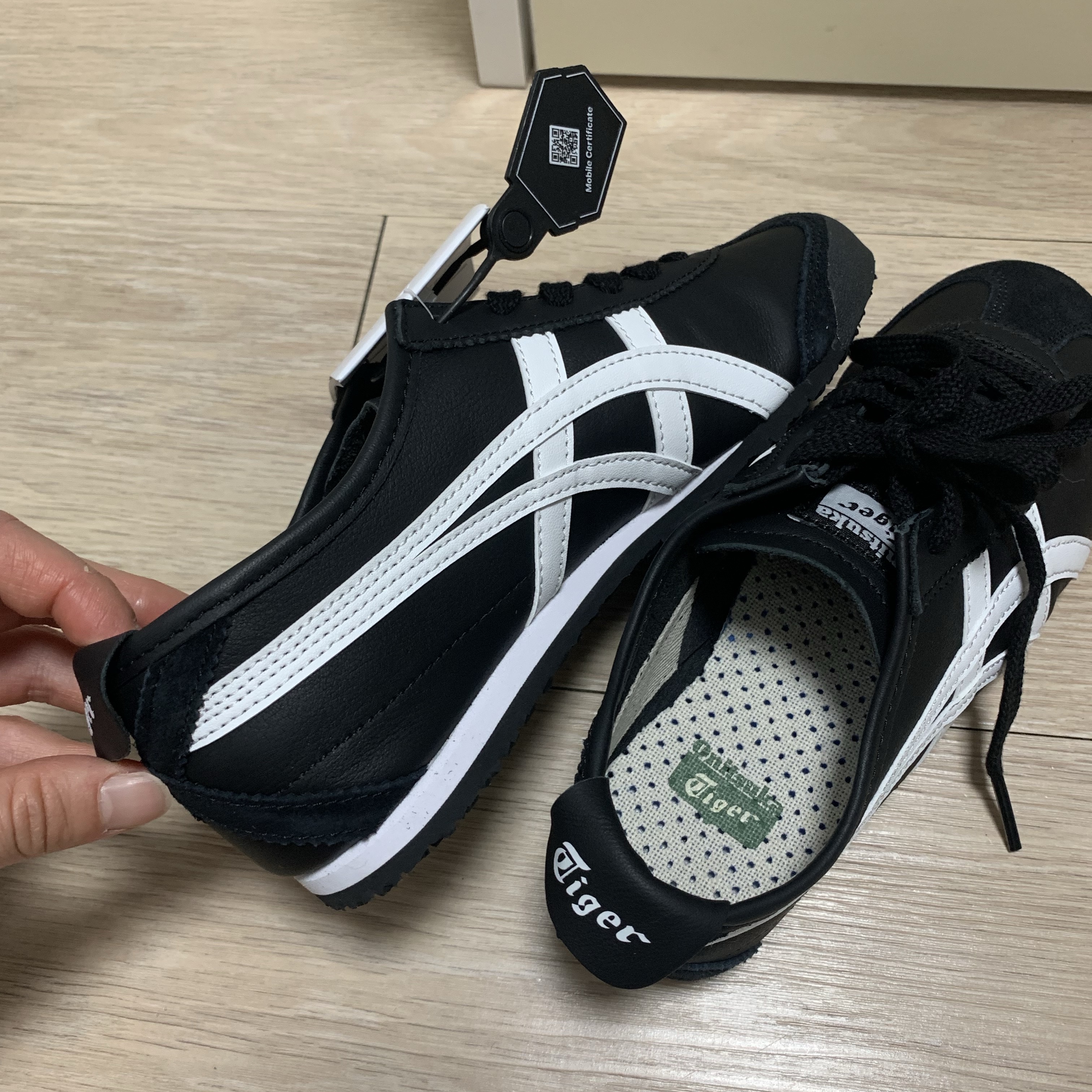 Onitsuka Tiger Mexico 66 Black White 착용 스타일