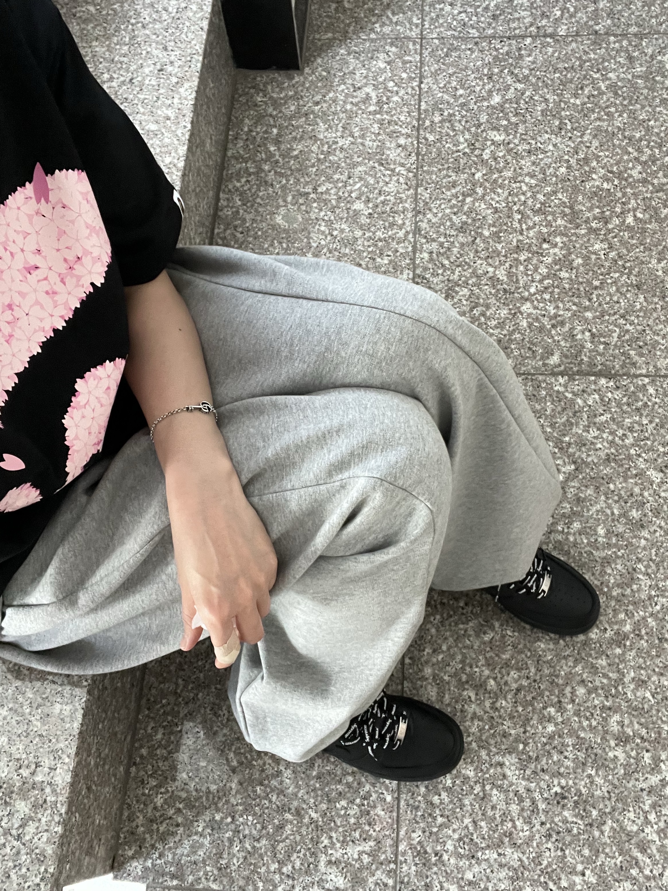 Nike x Supreme Air Force 1 Low Black, Gucci Double G Key Bracelet 925 Sterling Silver with Aged Finish 착용 스타일 - 1