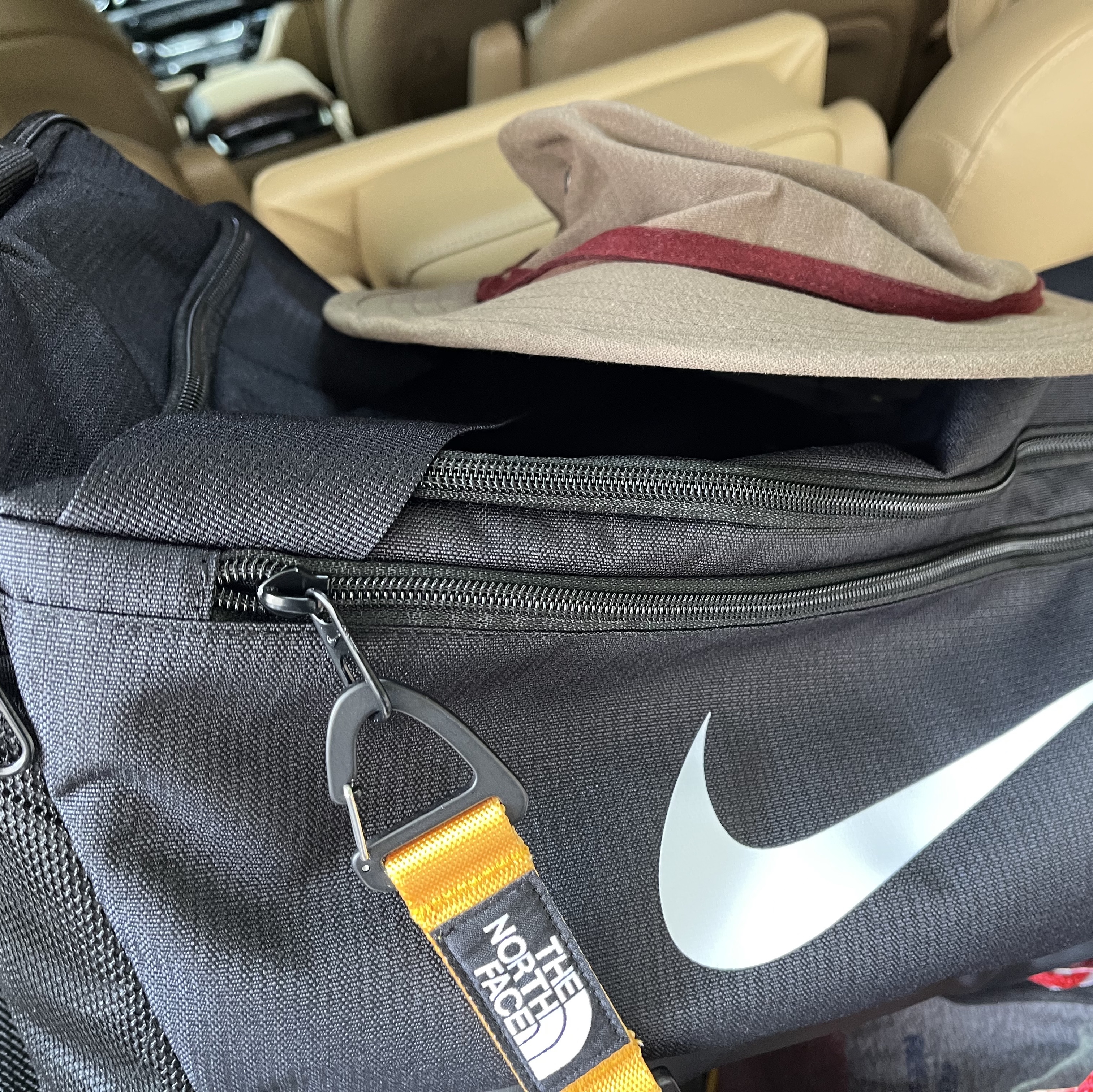 Nike Brasilia 9.5 Training Duffle Bag Small 41L Black 착용 스타일