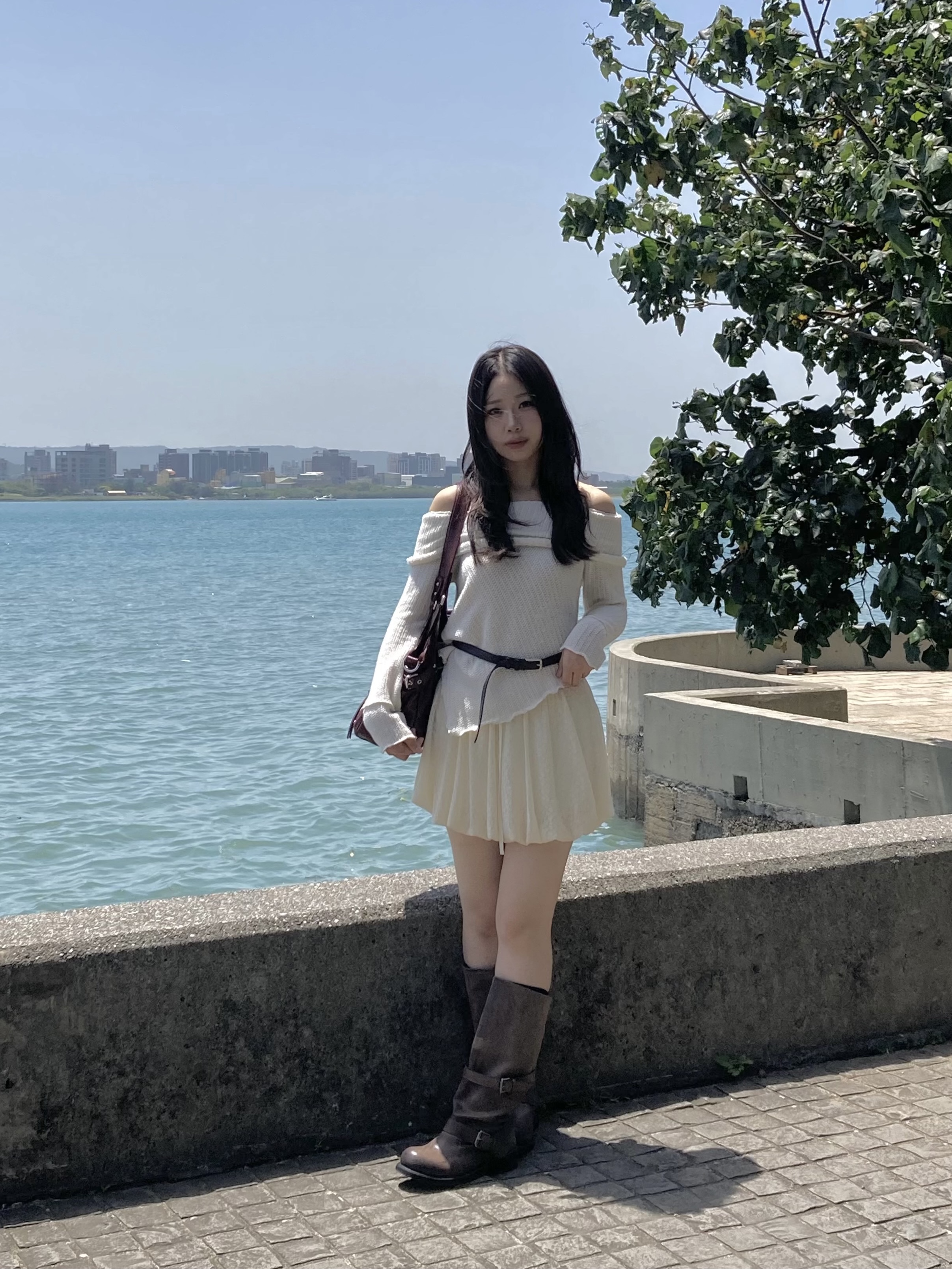 네거티브쓰리 슬라우치 롱부츠 워시드 브라운 착용 스타일 - 2