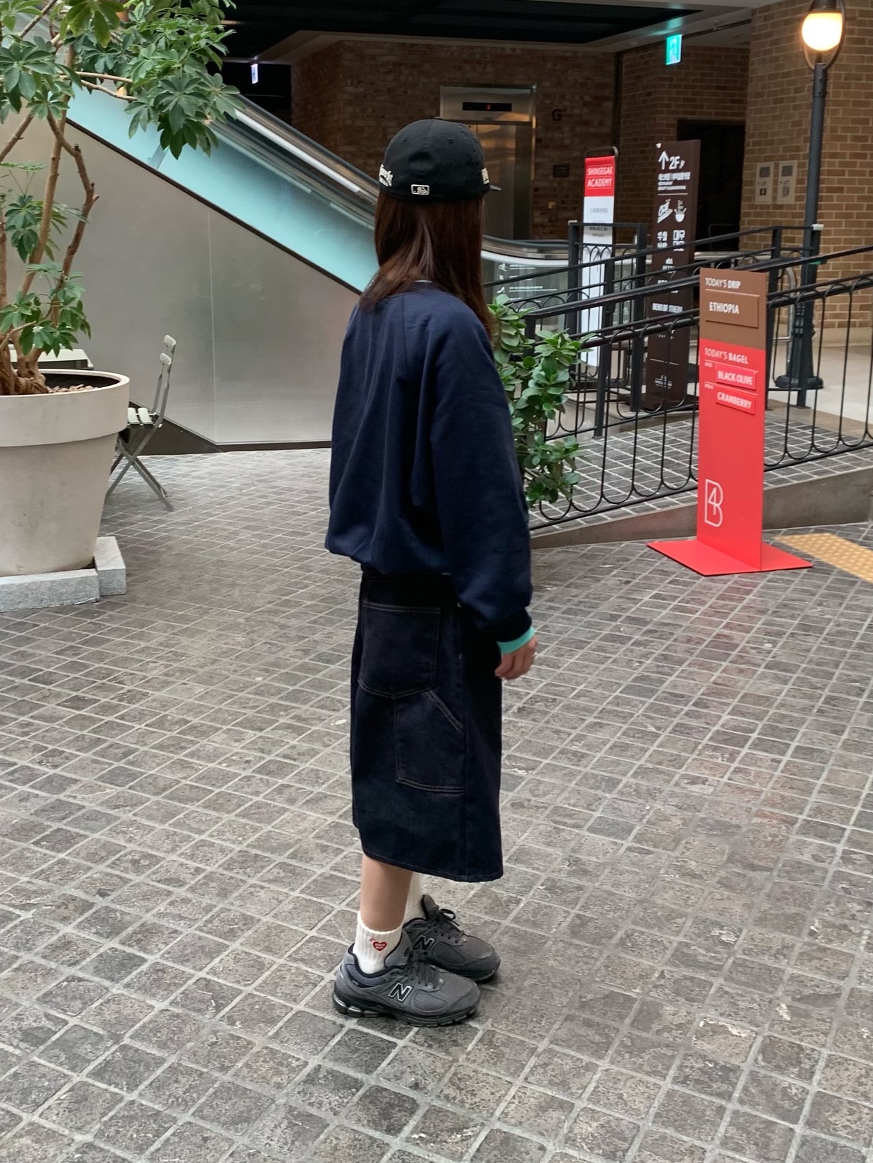 Thisisneverthat x New Era x MLB New York Yankees 59Fifty Retro Crown Cap Black, New Balance 2002R Dark Grey 착용 스타일 - 1