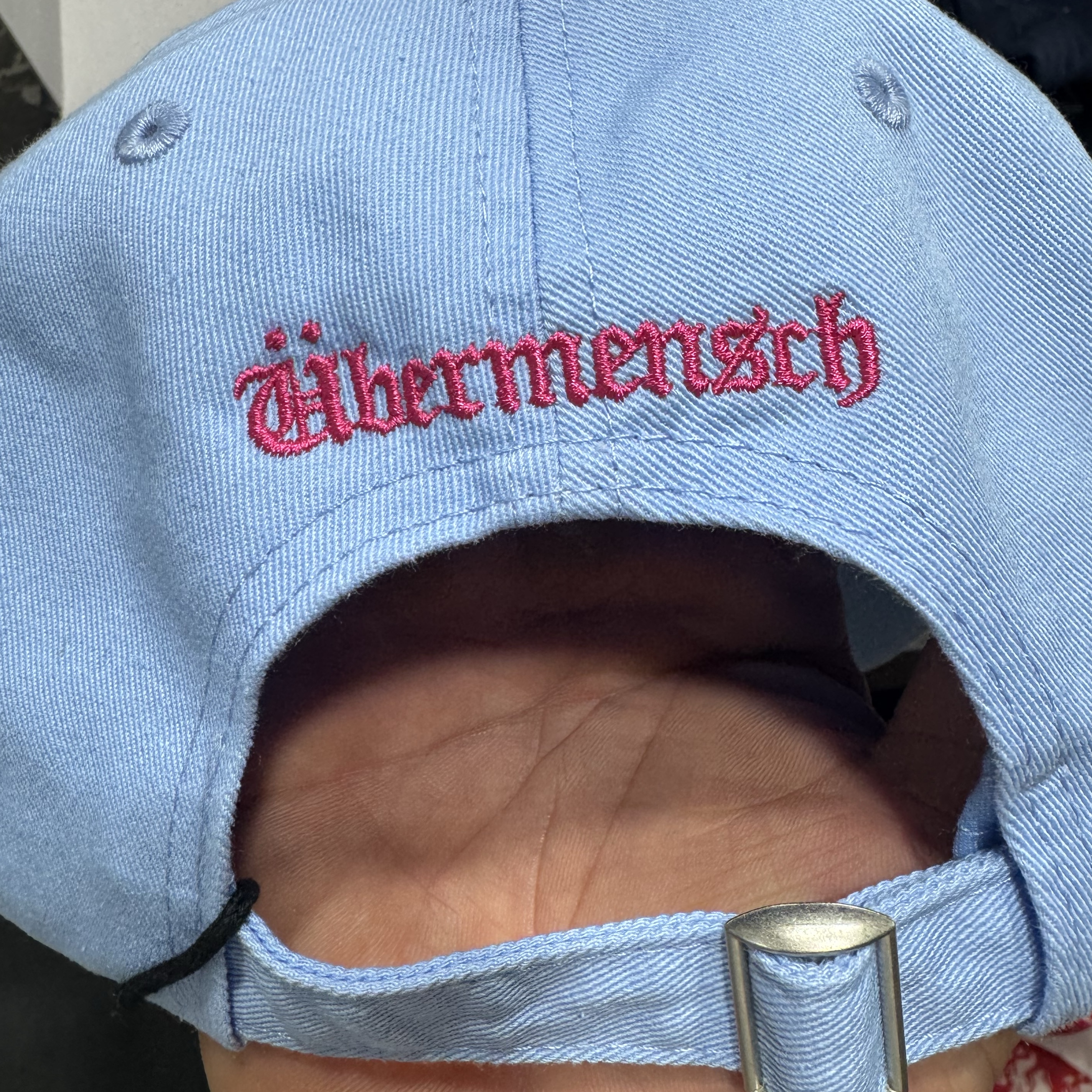 G-DRAGON Ubermensch Cap Sky Blue 착용 스타일 - 2