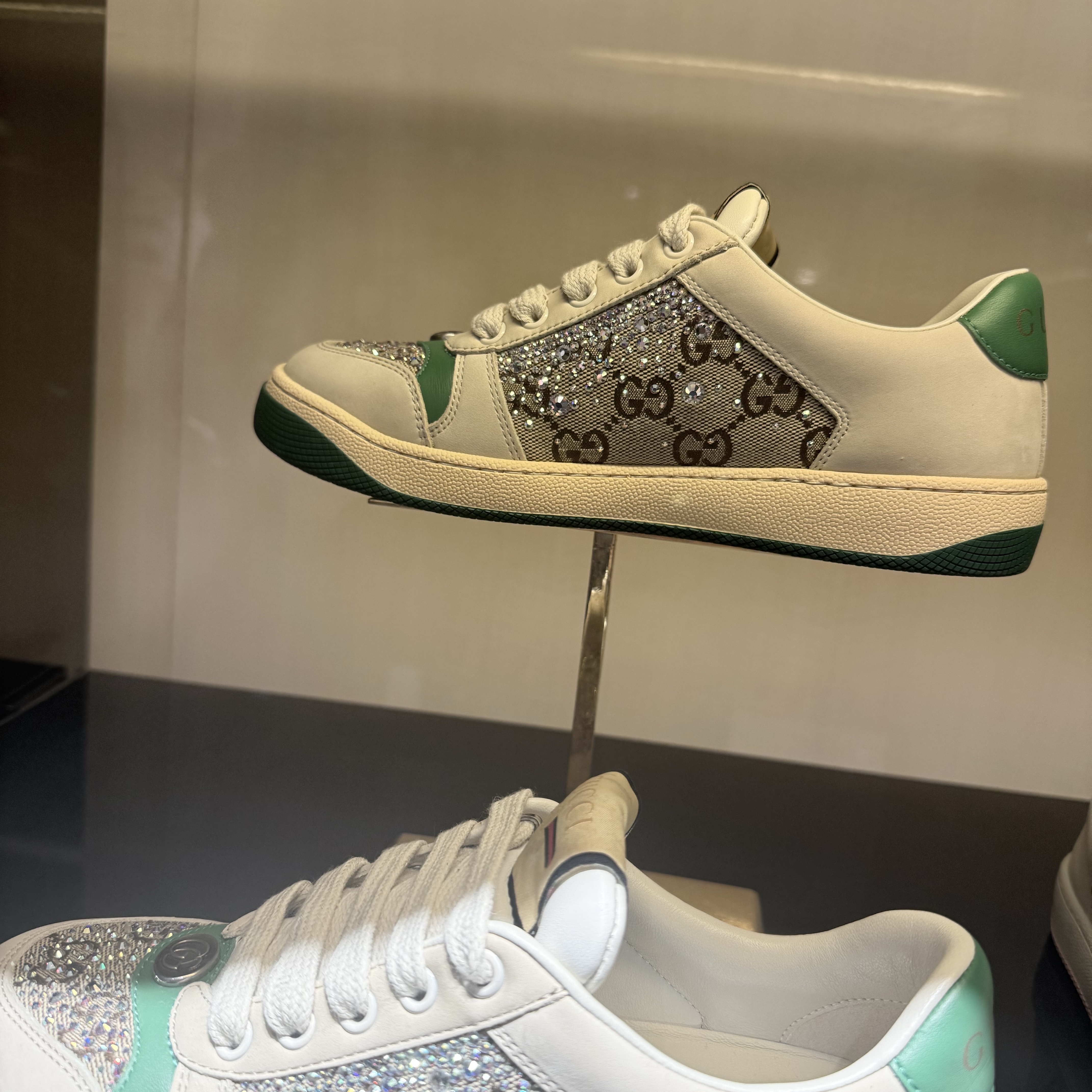(W) Gucci Screener Sneaker Ivory 착용 스타일 - 2