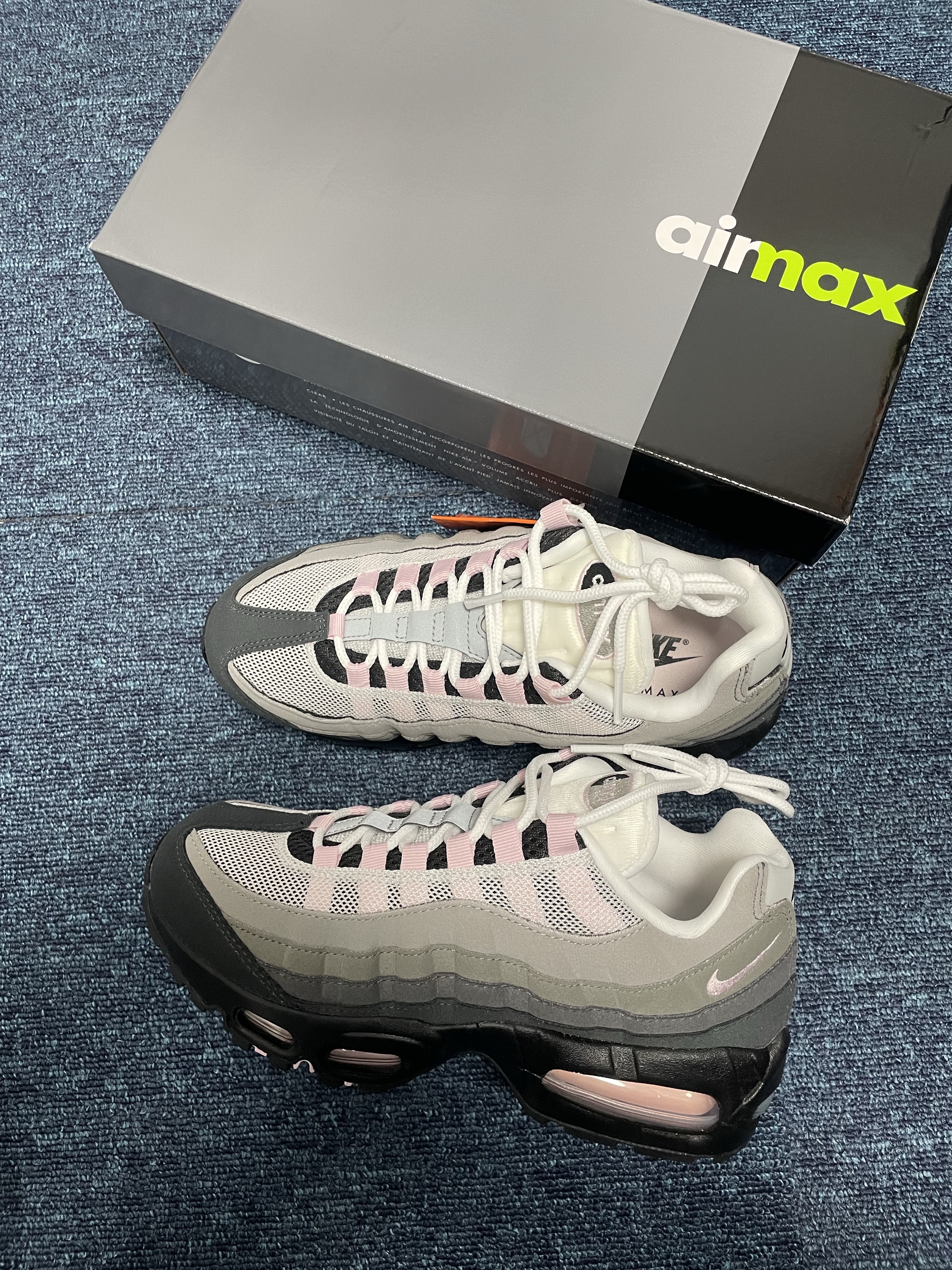 (W) Nike Air Max 95 Pink Foam 착용 스타일 - 1