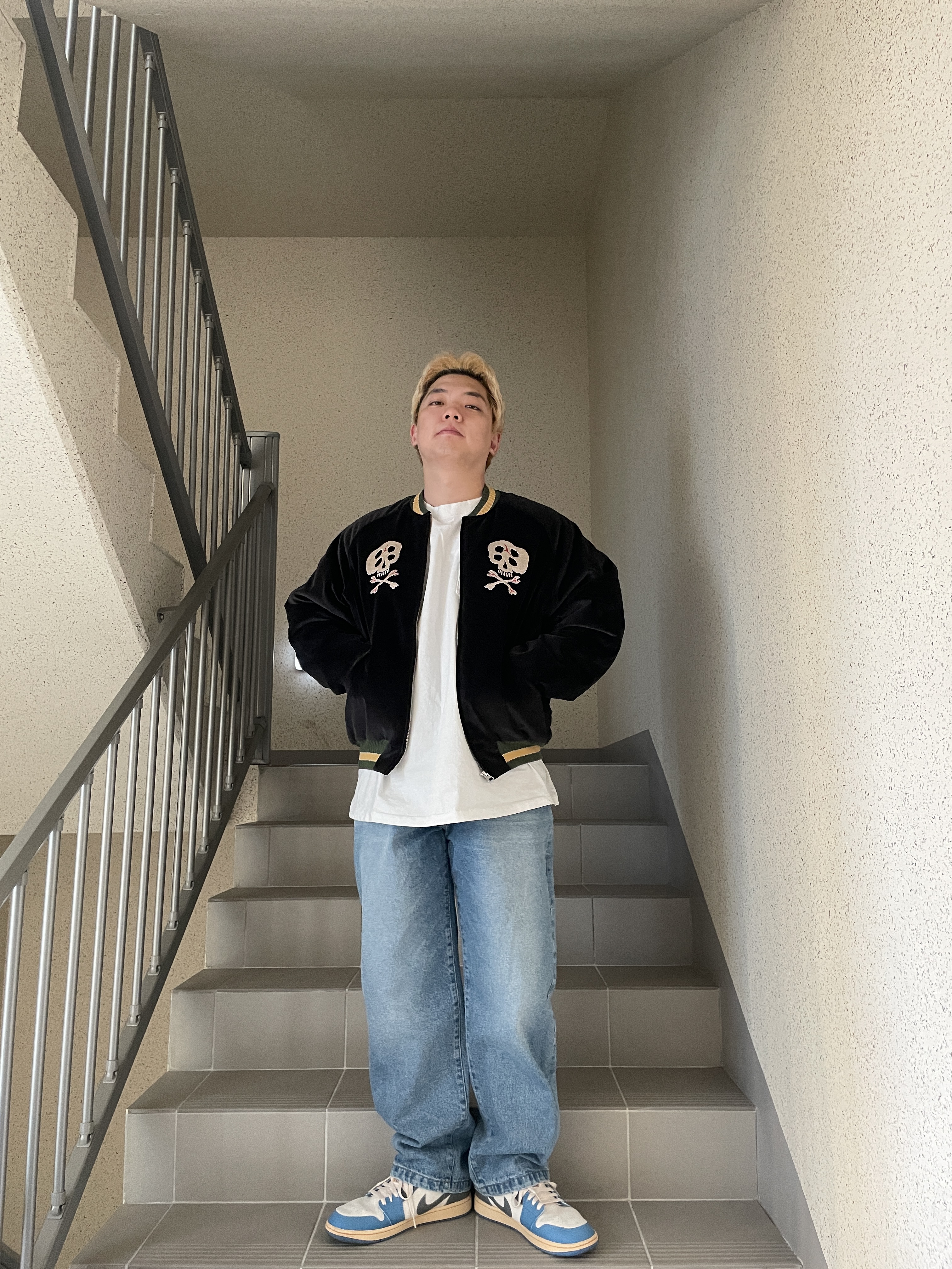 Jordan 1 Low SE Tokyo 96, Kapital Velveteen Sulfide Souvenir Rain Skull Jacket Black 착용 스타일 - 3