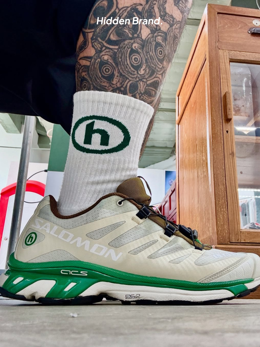 Salomon x Hidden NY XT-4 Vanilla Ice, Hidden NY x Goldwin C3Fit Arch Support Socks White 착용 스타일 - 4