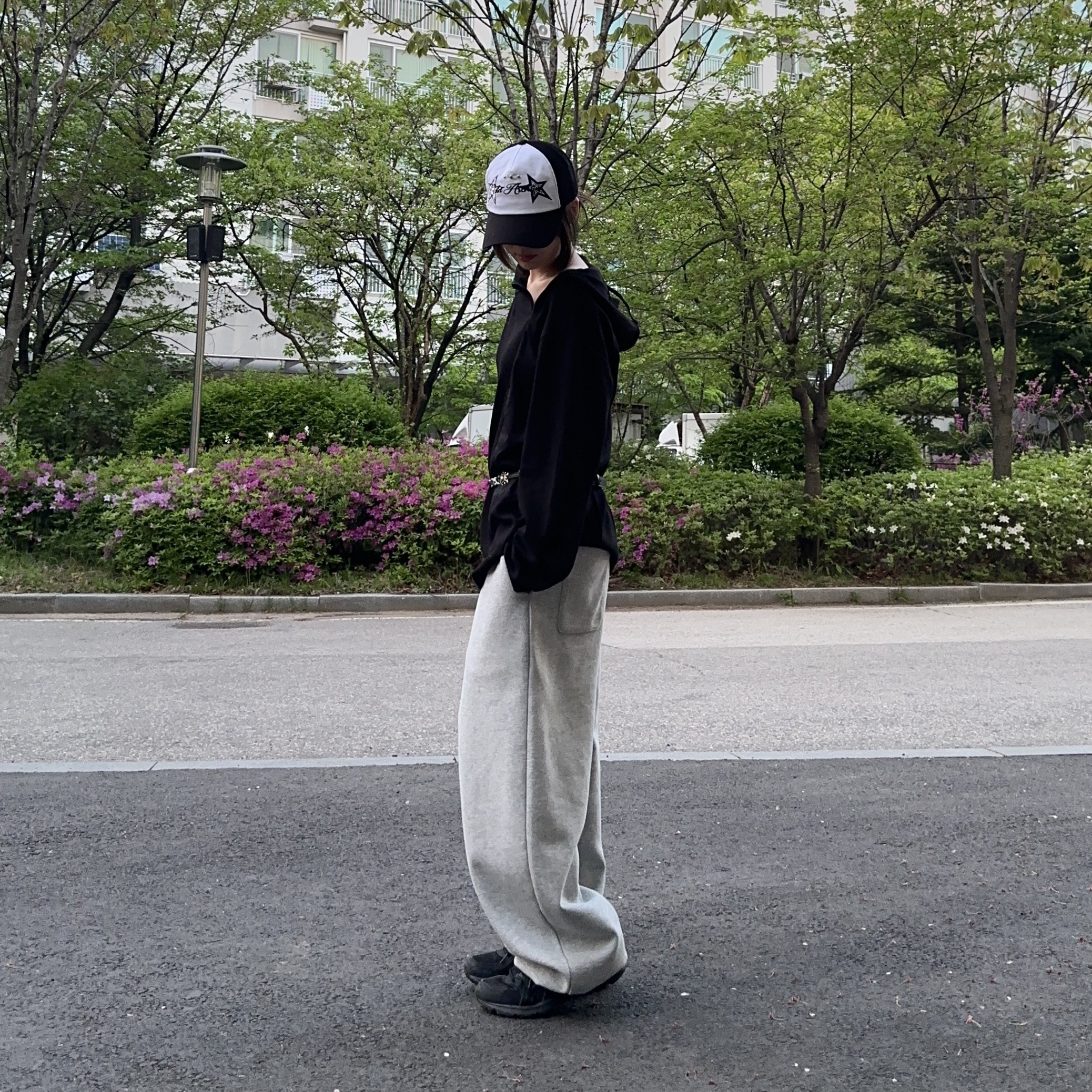 Asics Jog 100 2 Black, Uniqlo C Sweat Wide Pants Gray - KR 착용 스타일 - 2