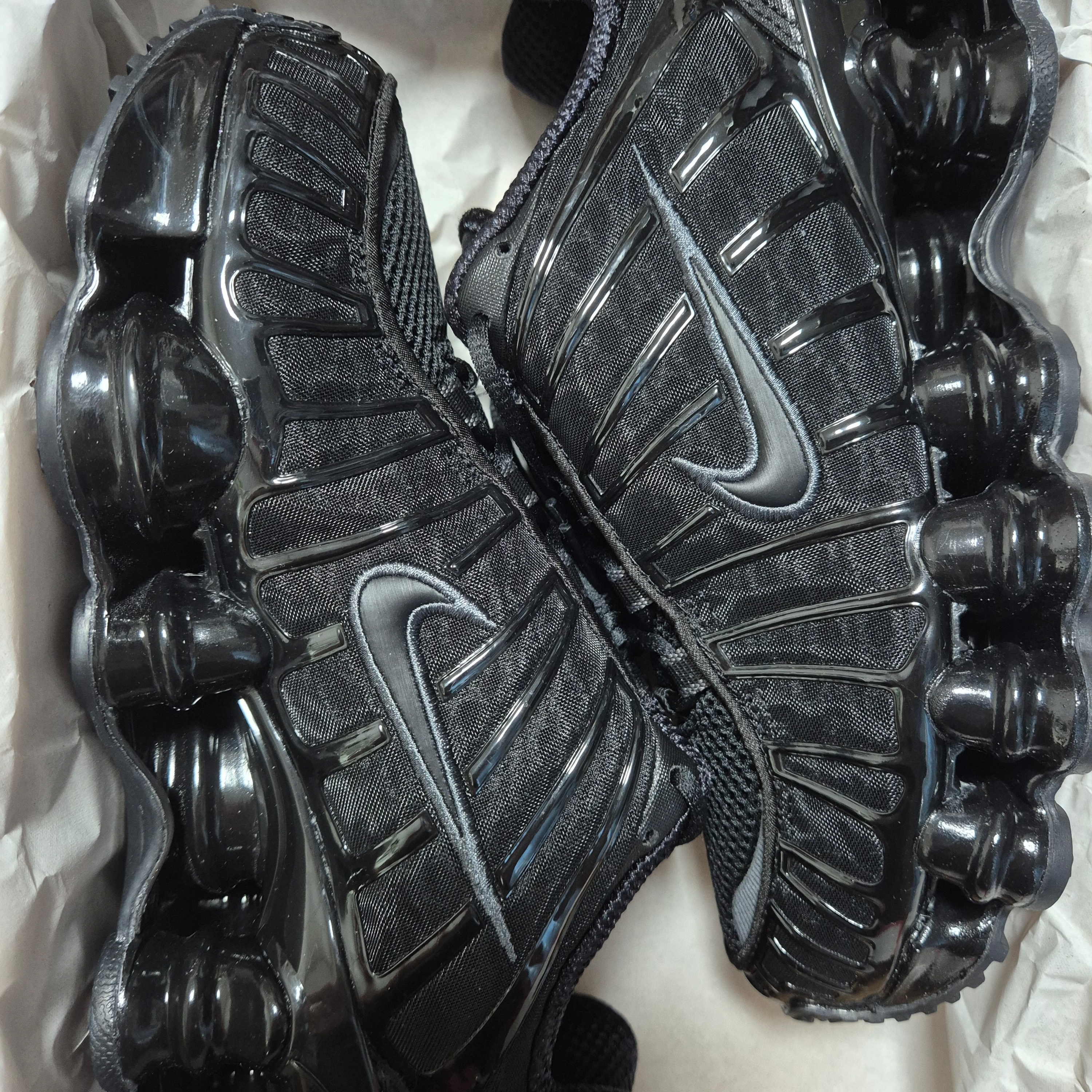 (W) Nike Shox TL Black and Max Orange 착용 스타일 - 2