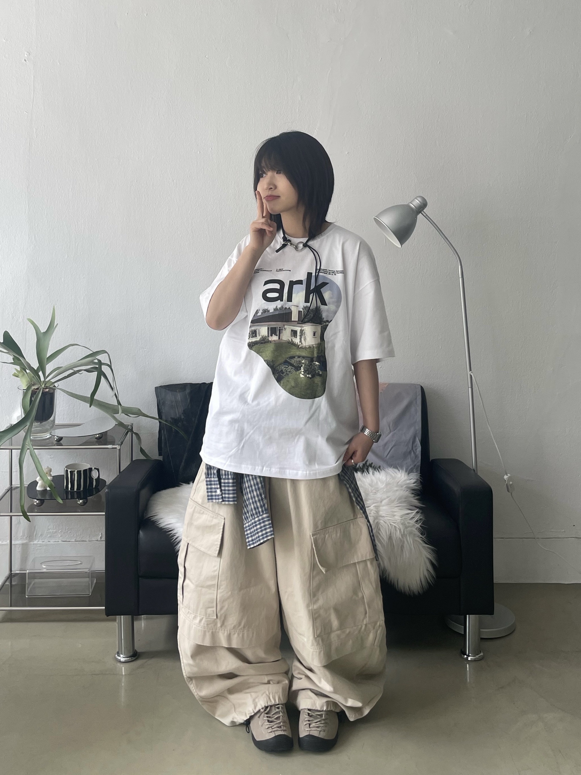 (W) Keen Jasper Suede Sneakers Silver Mink, Our Legacy Ladon Leather Keychain Black 착용 스타일 - 2
