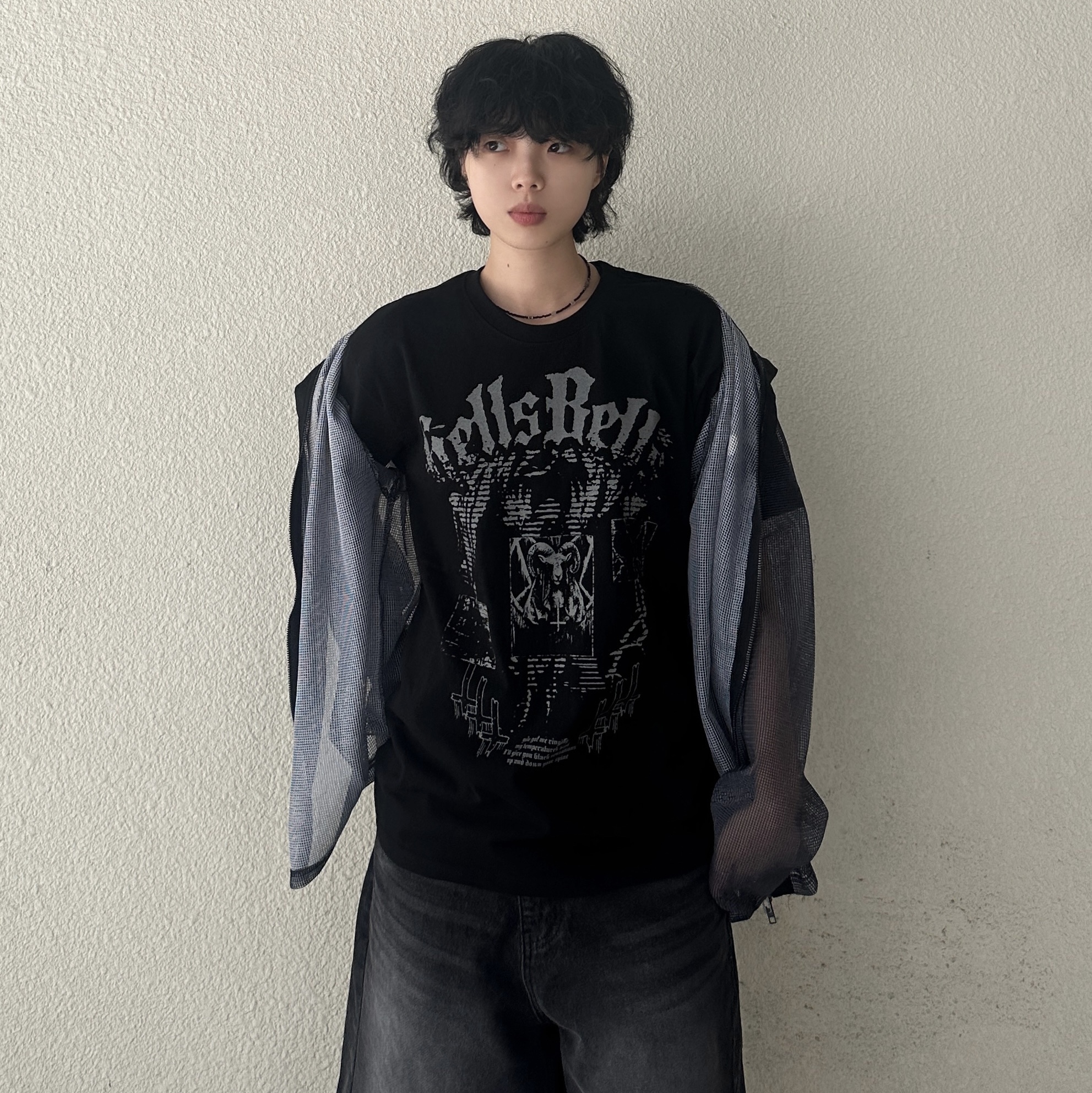 DEFYCLUBROBBERS Hells Bells T-Shirt Black 착용 스타일 - 1
