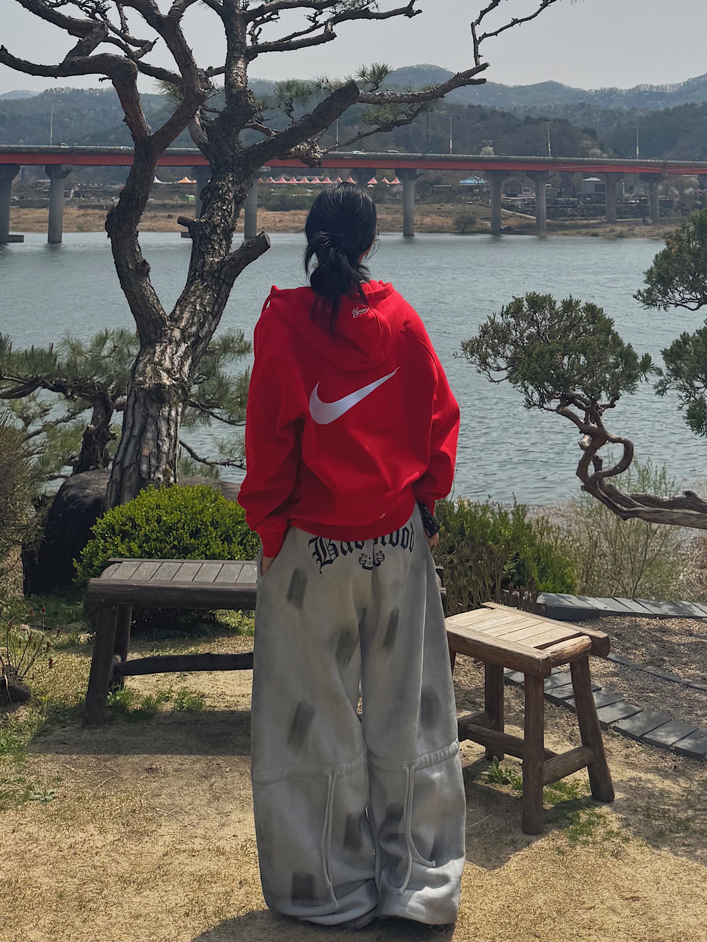 Supreme x Nike Zip Up Hooded Sweatshirt Red - 25SS, Balenciaga Swift Oval Sunglasses Black 착용 스타일 - 2