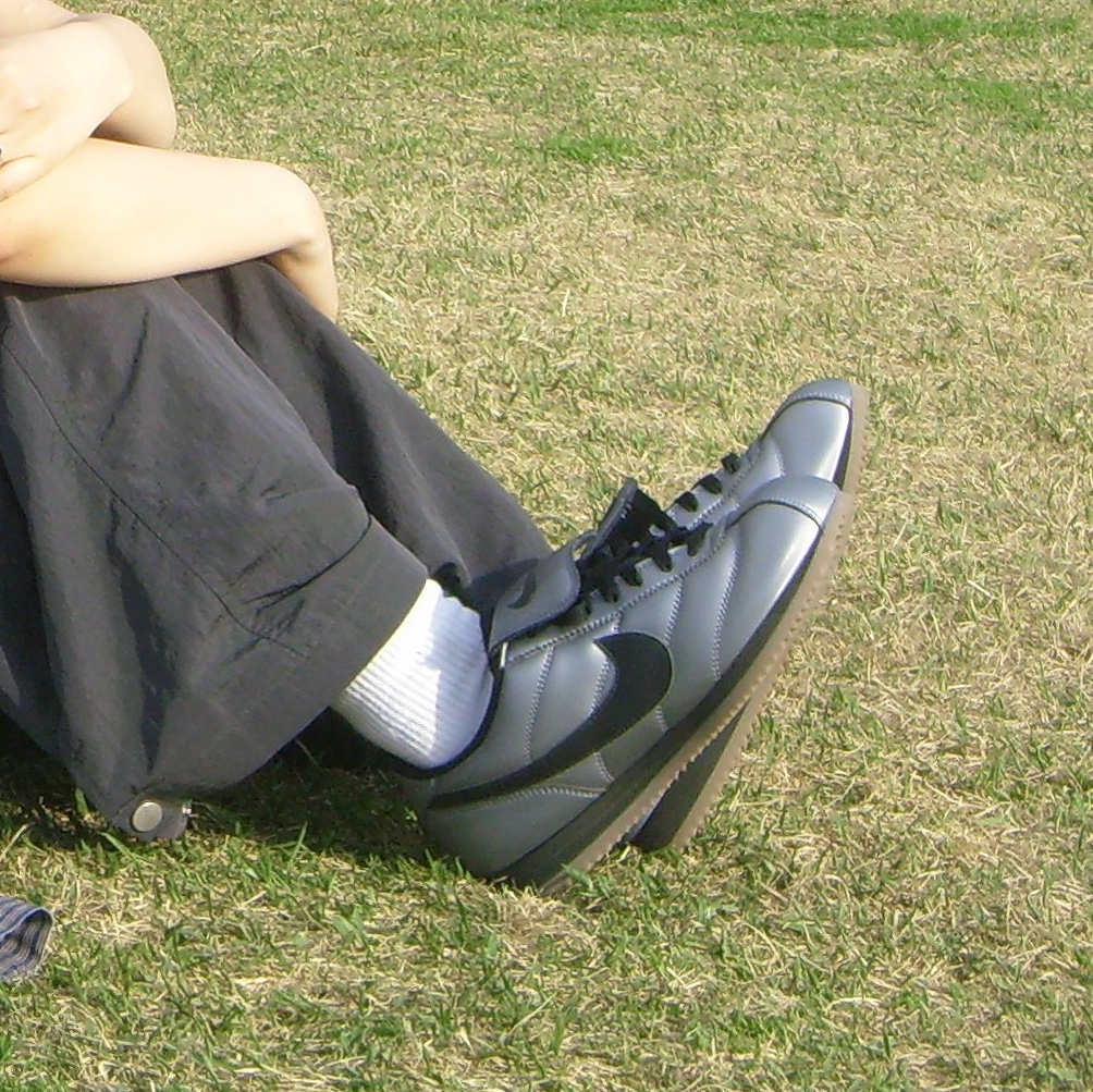 Nike Cortez Leather SE Metallic Cool Grey Black 착용 스타일 - 3