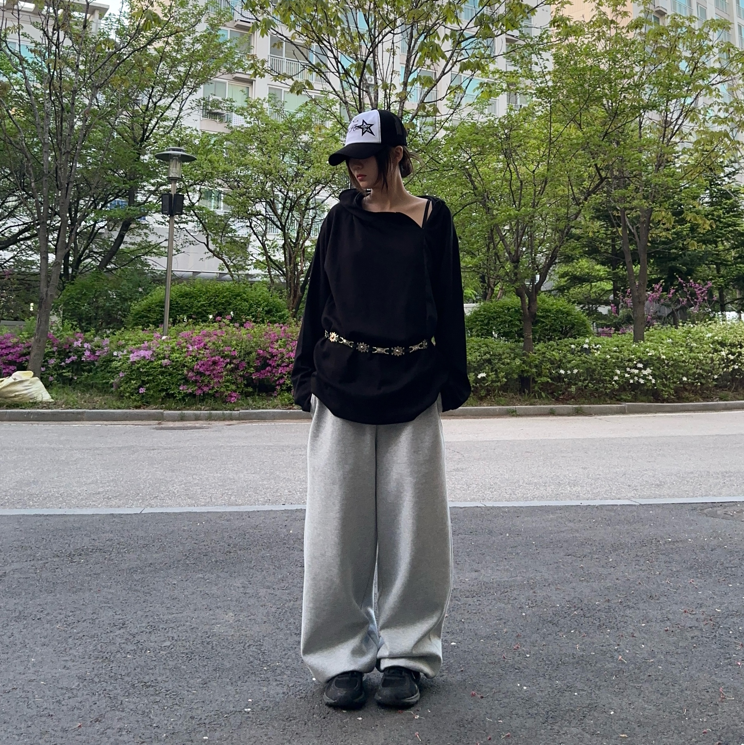 Asics Jog 100 2 Black, Uniqlo C Sweat Wide Pants Gray - KR 착용 스타일 - 1