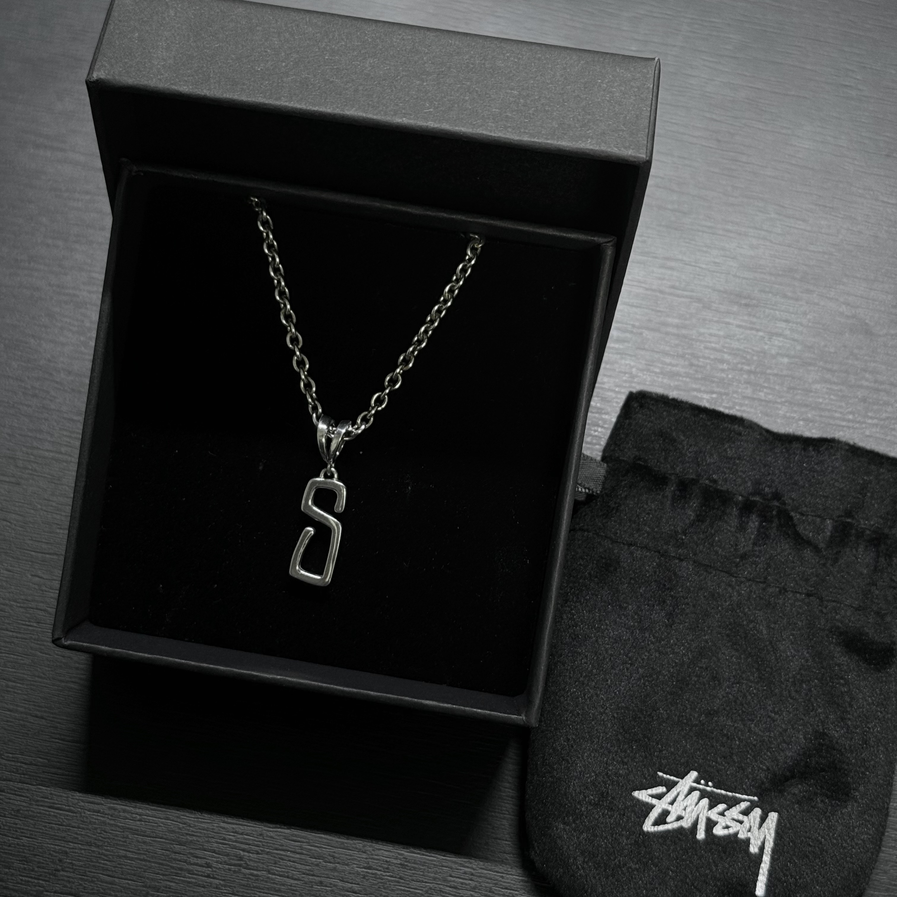 STUSSY SILVER ALPHABET PENDANT R