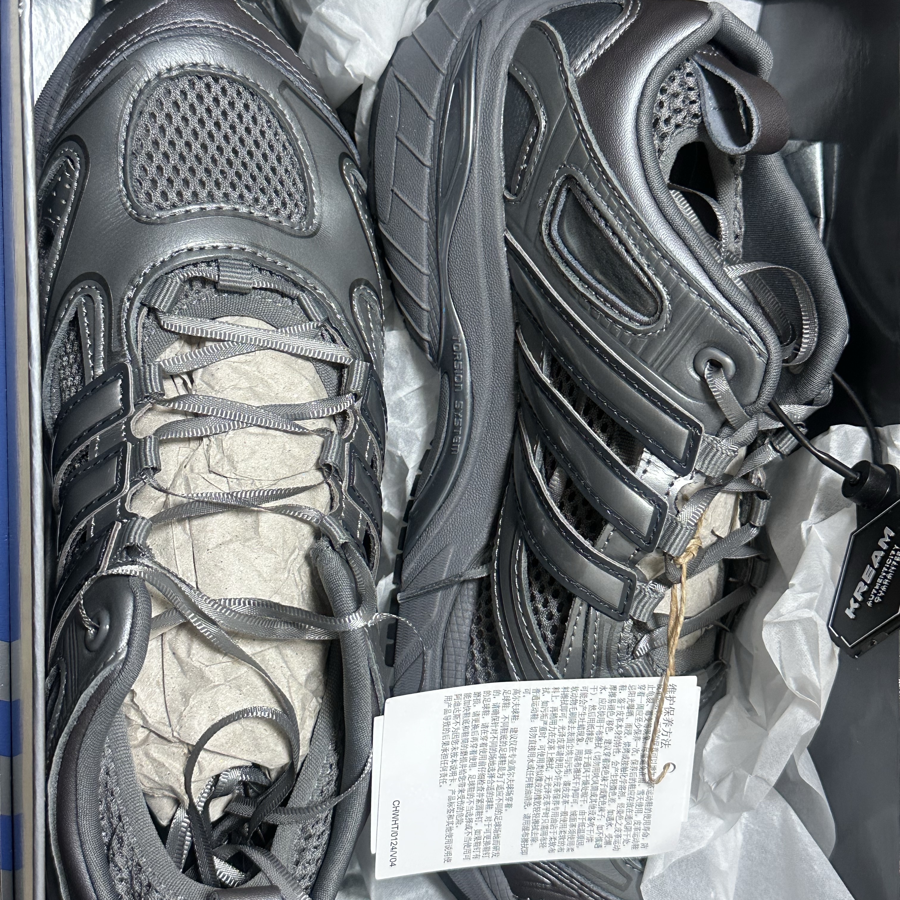 (W) Adidas x Taqwa Bint Ali Adistar Pose Iron Metallic 착용 스타일 - 2