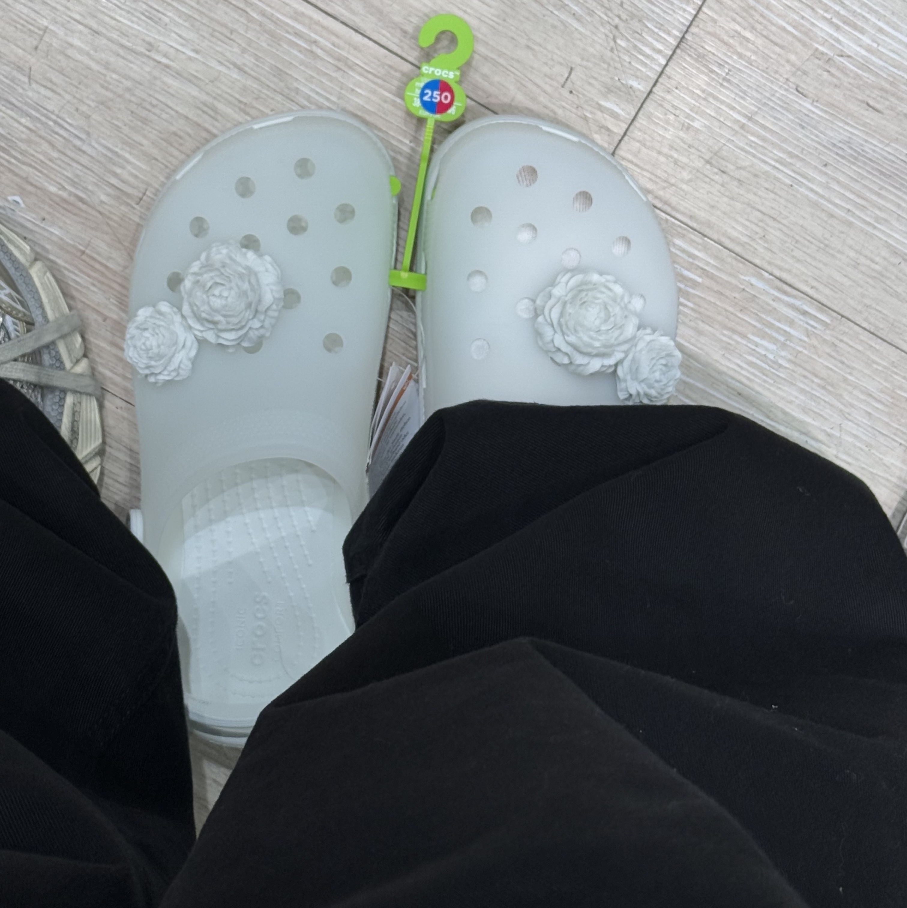 Crocs Crush Bouquet Clog Linen 착용 스타일