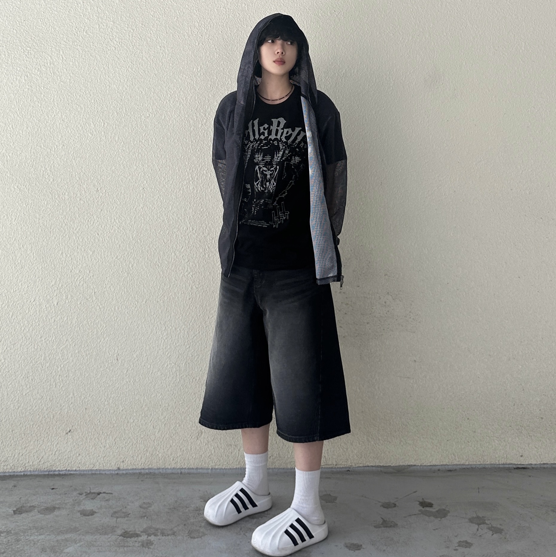 DEFYCLUBROBBERS Hells Bells T-Shirt Black 착용 스타일 - 2