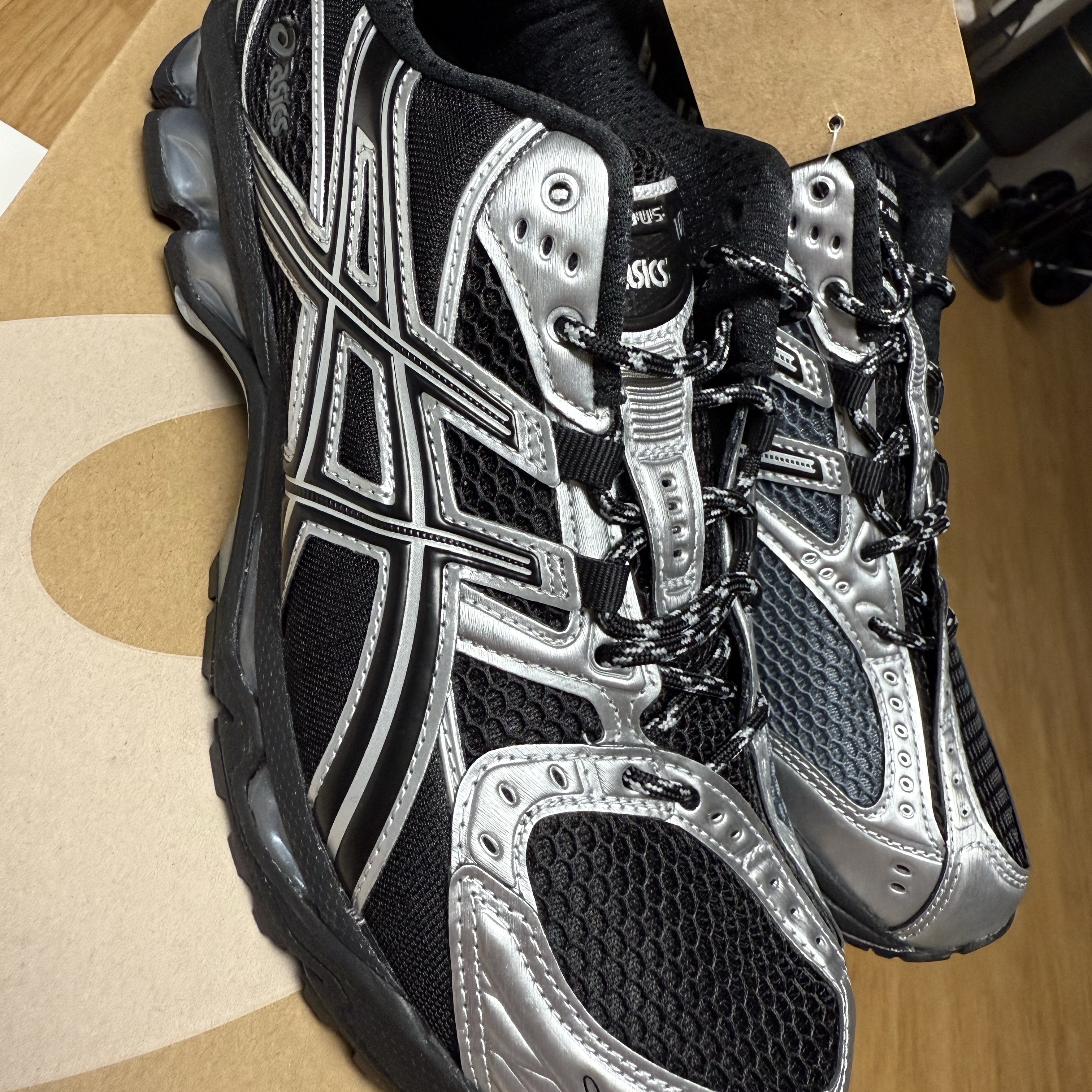 Asics Gel-Nimbus 10.1 Black Pure Silver - Korea Exclusive 착용 스타일 - 1