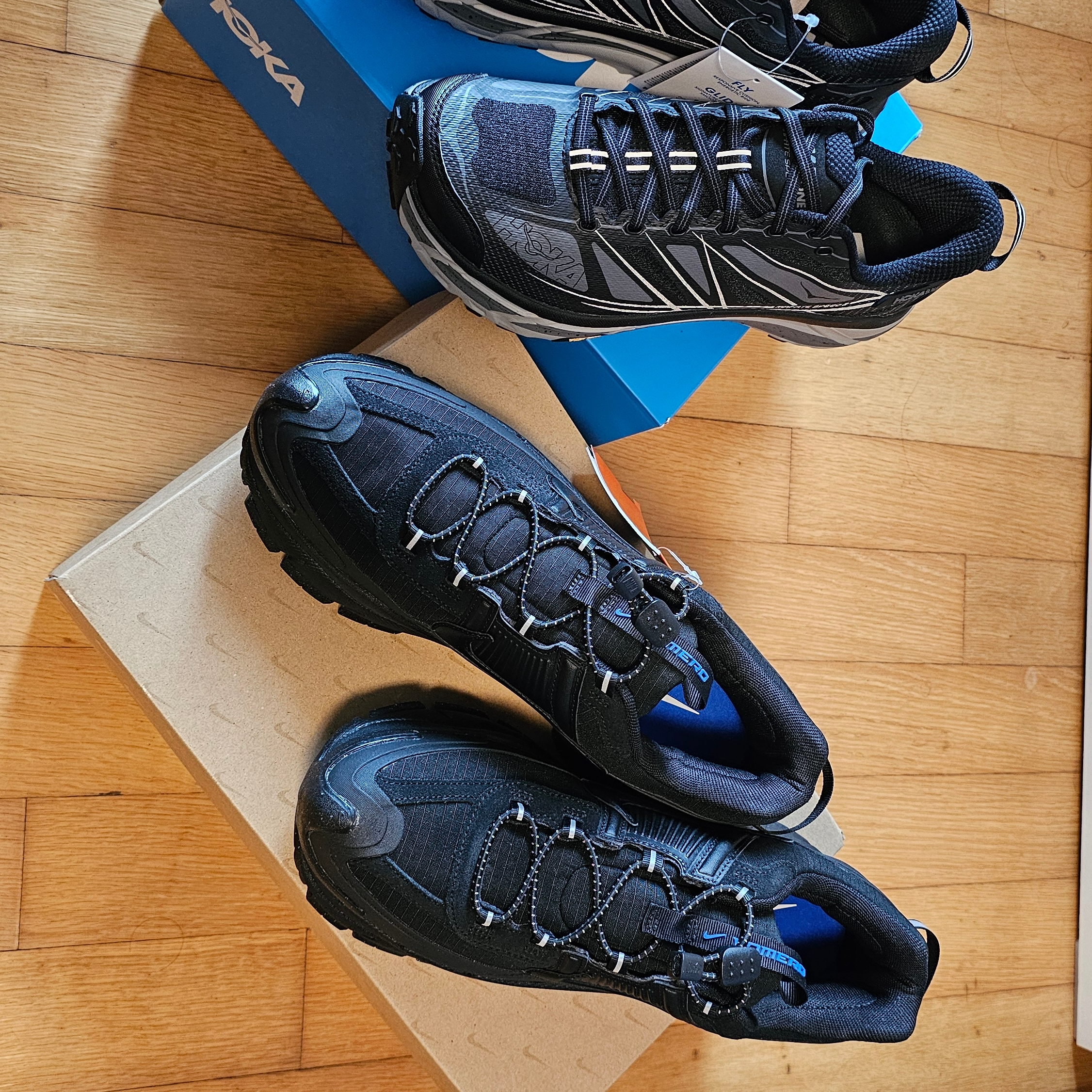 Hoka Mafate Speed 2 Black Castlerock, Nike Zoom Vomero Roam Black Racer Blue 착용 스타일