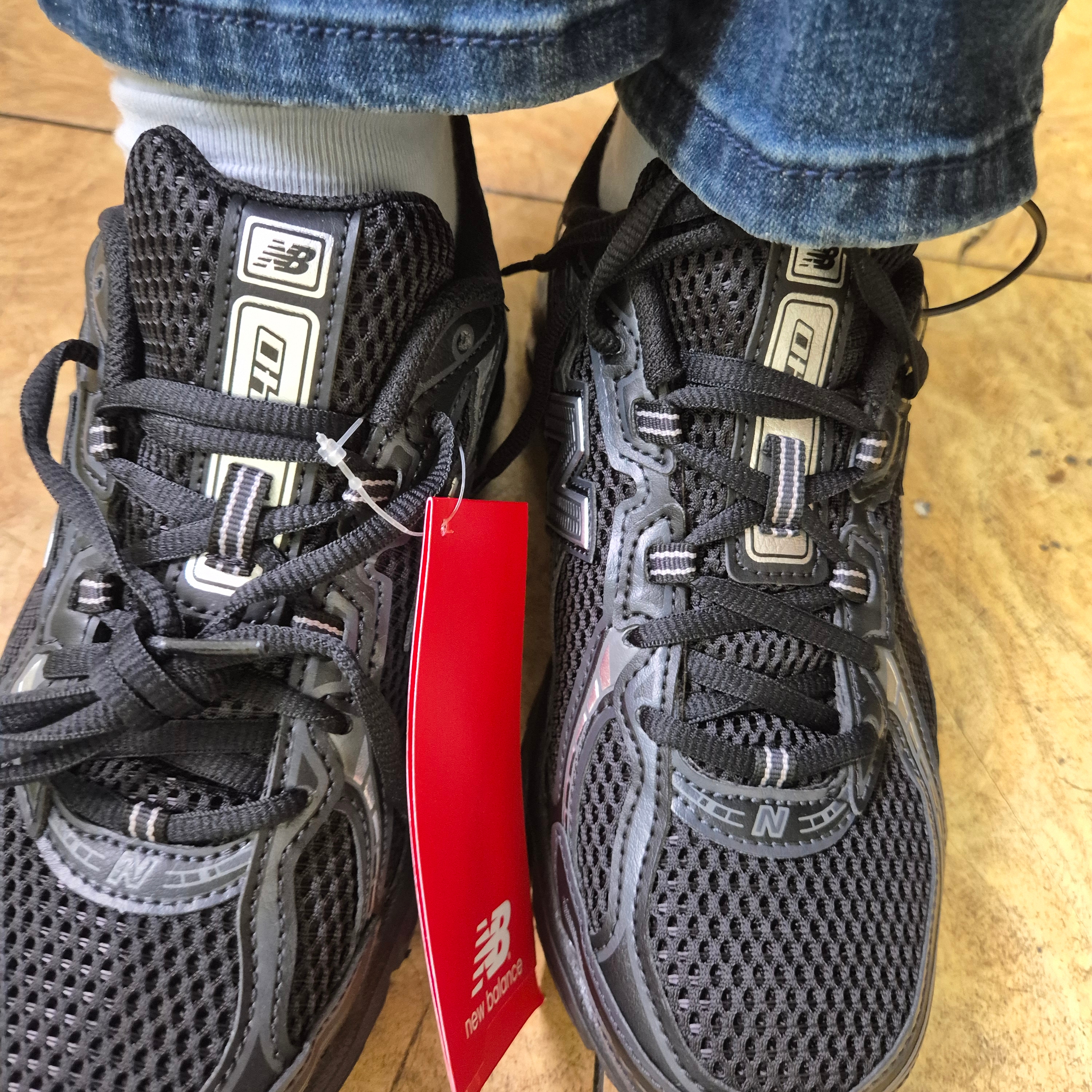 New Balance 740v2 Black Silver Metallic 착용 스타일 - 1