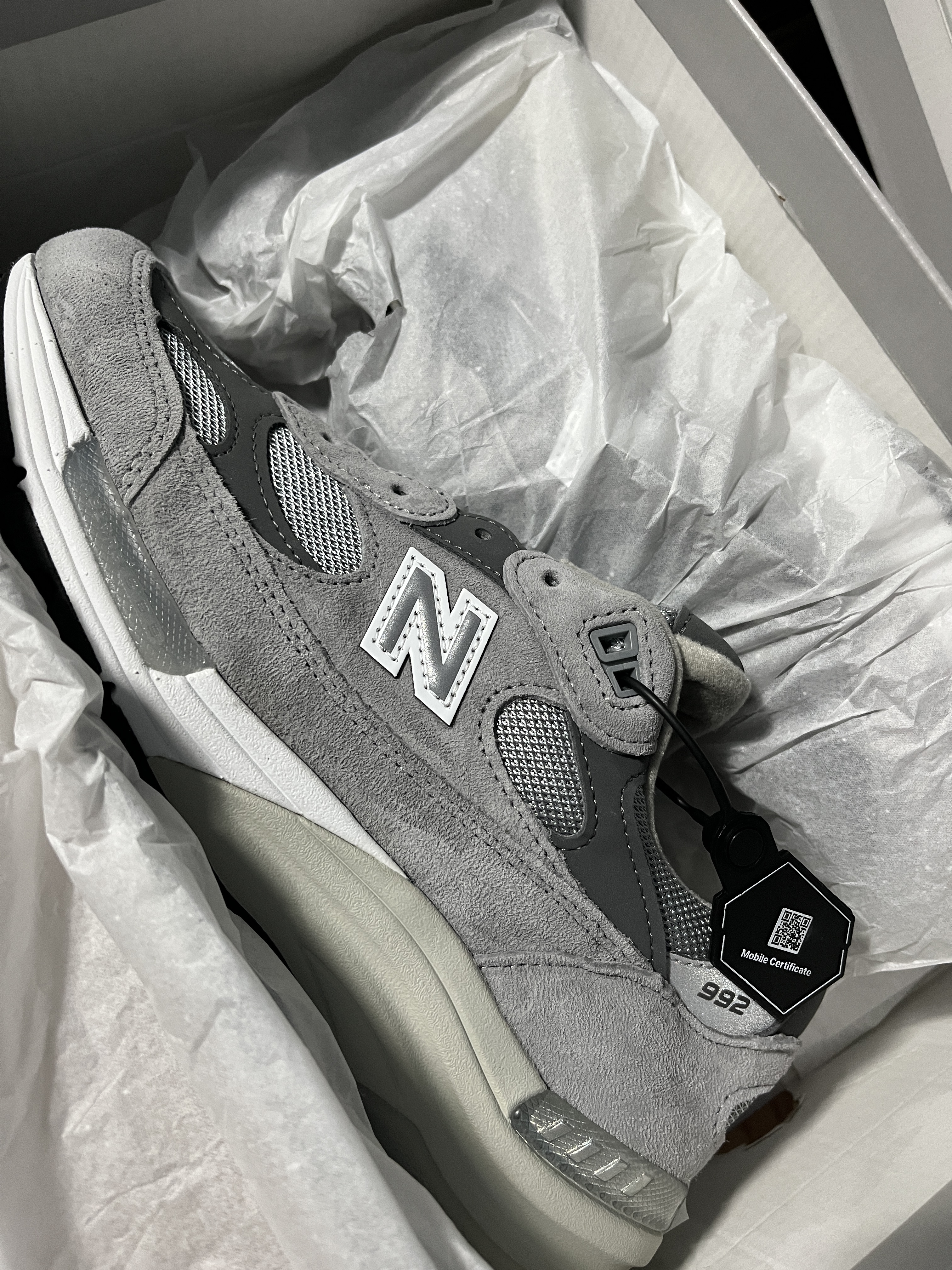 New Balance 992 Made in USA Core Grey Silver Metallic 착용 스타일