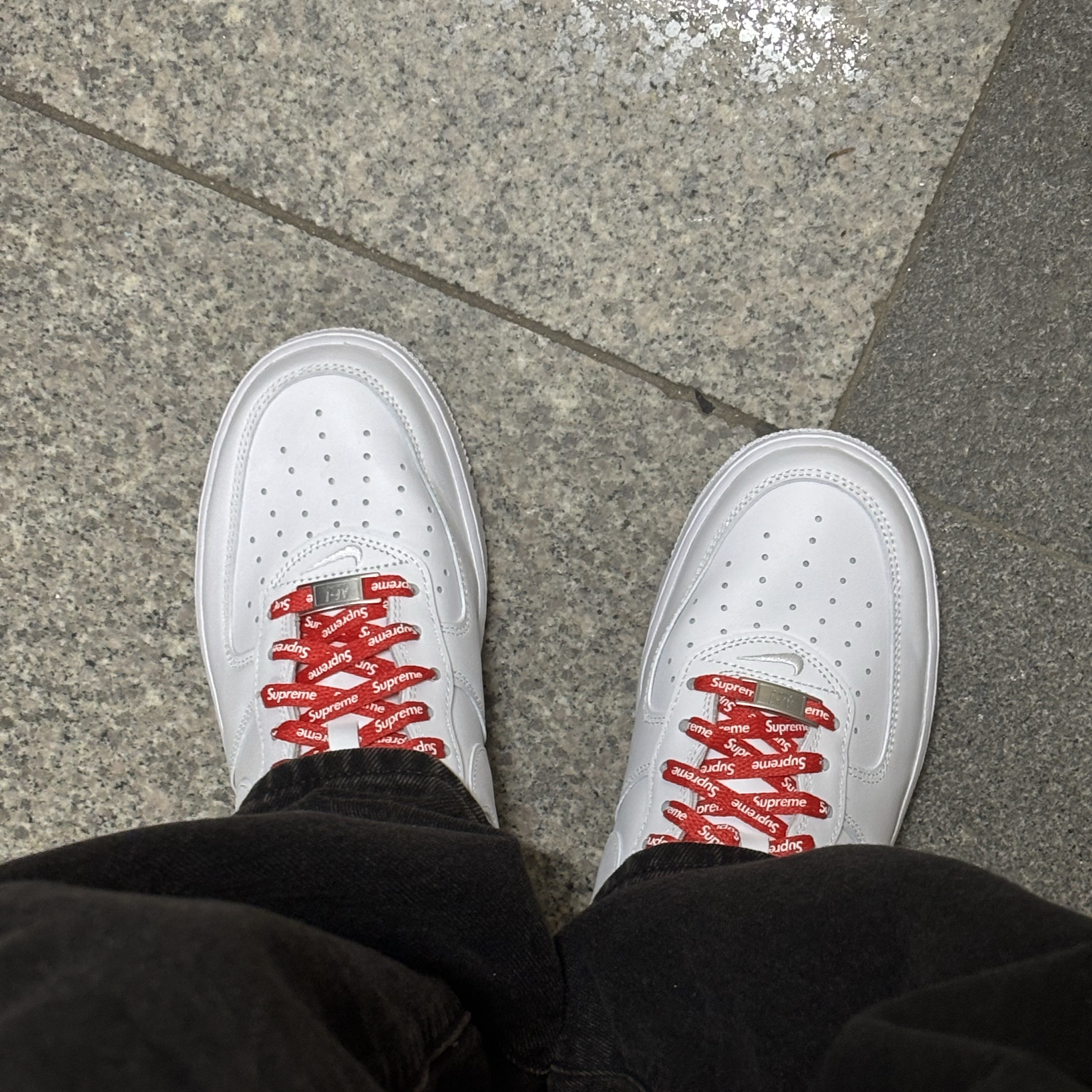 Nike x Supreme Air Force 1 Low White 착용 스타일