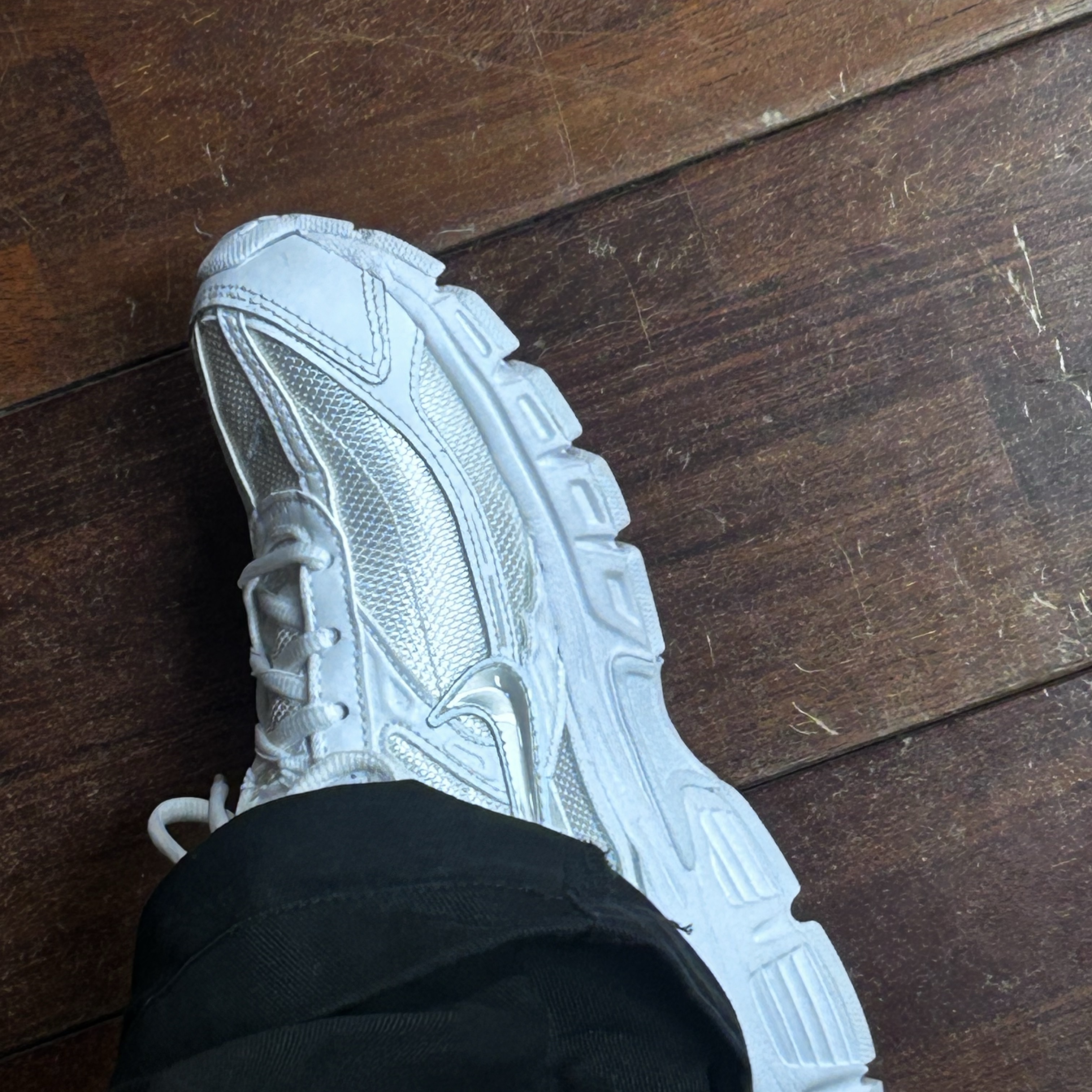 (W) Nike Initiator White Metallic Silver 착용 스타일