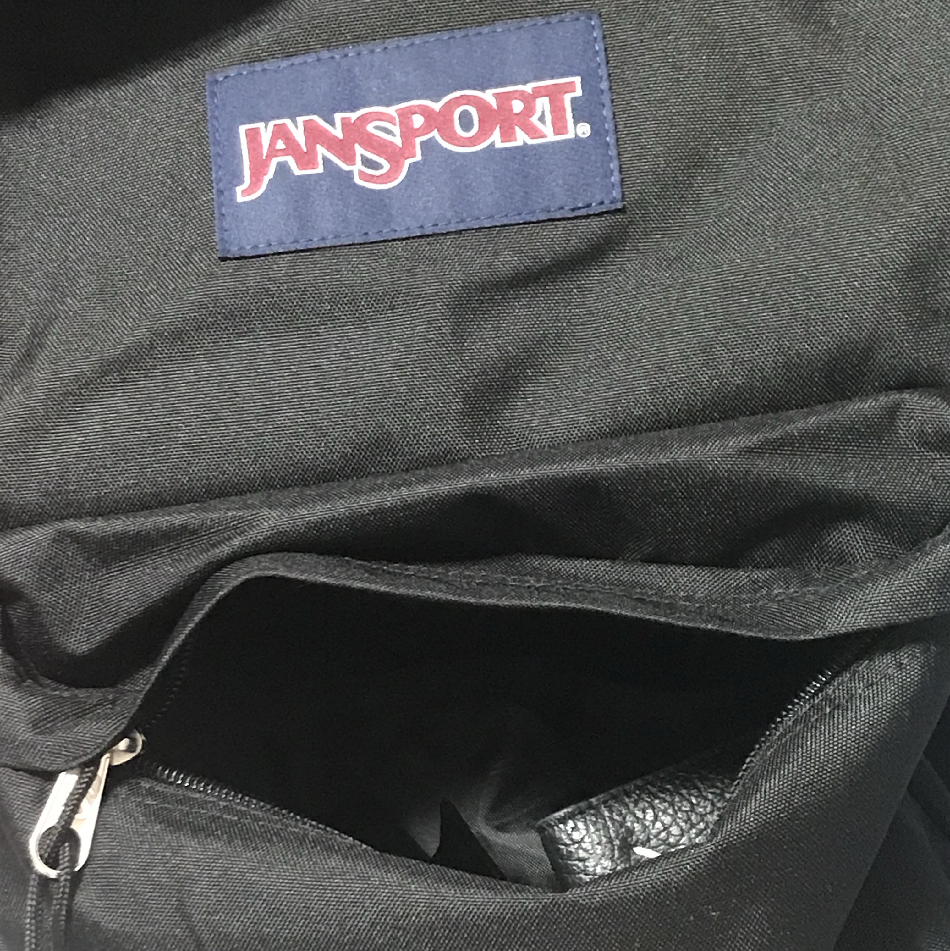 Jansport Superbreak Backpack Black, Maison Margiela Keyring Wallet Black 착용 스타일