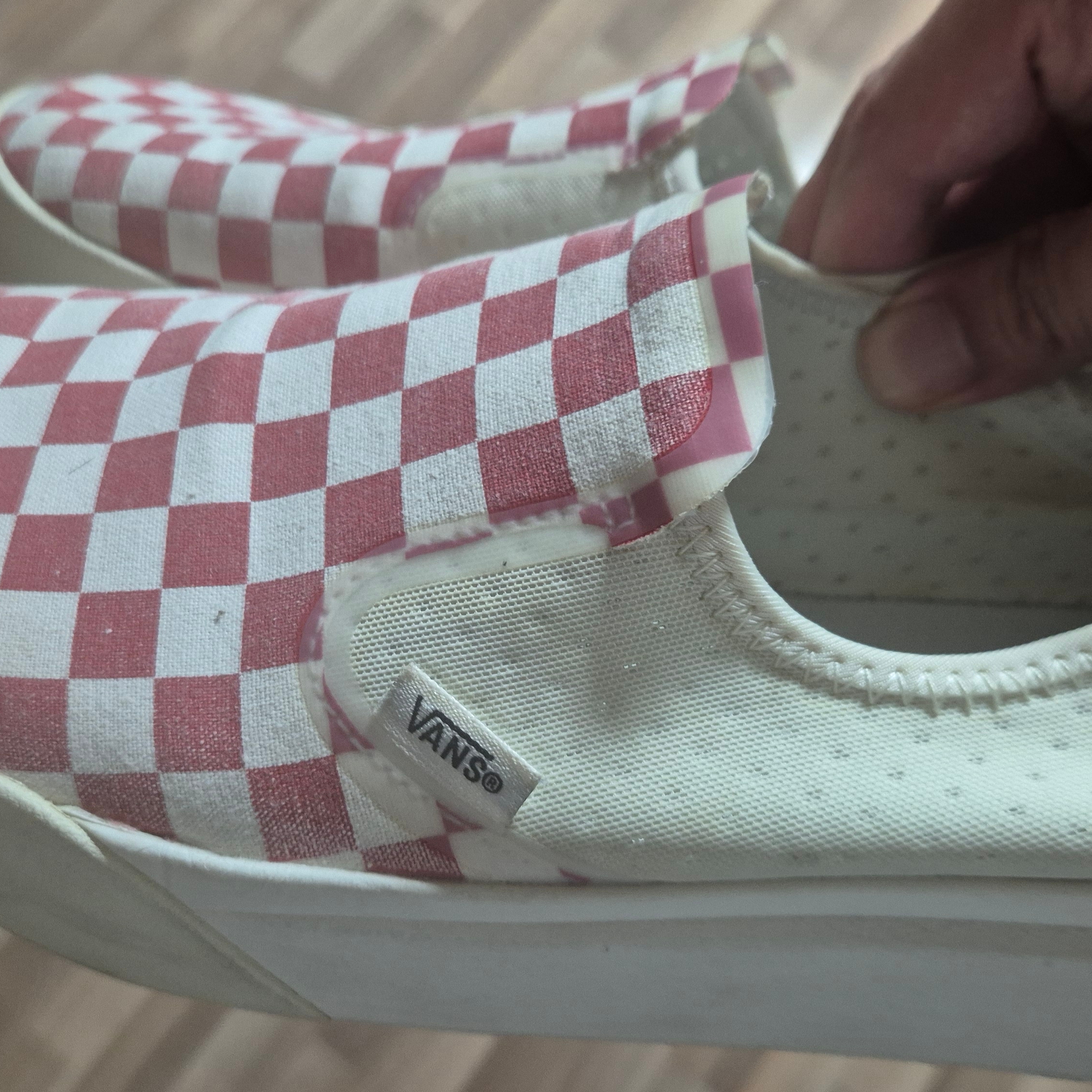 Vans ComfyCush One Checkerboard Racing Red Marshmallow 착용 스타일