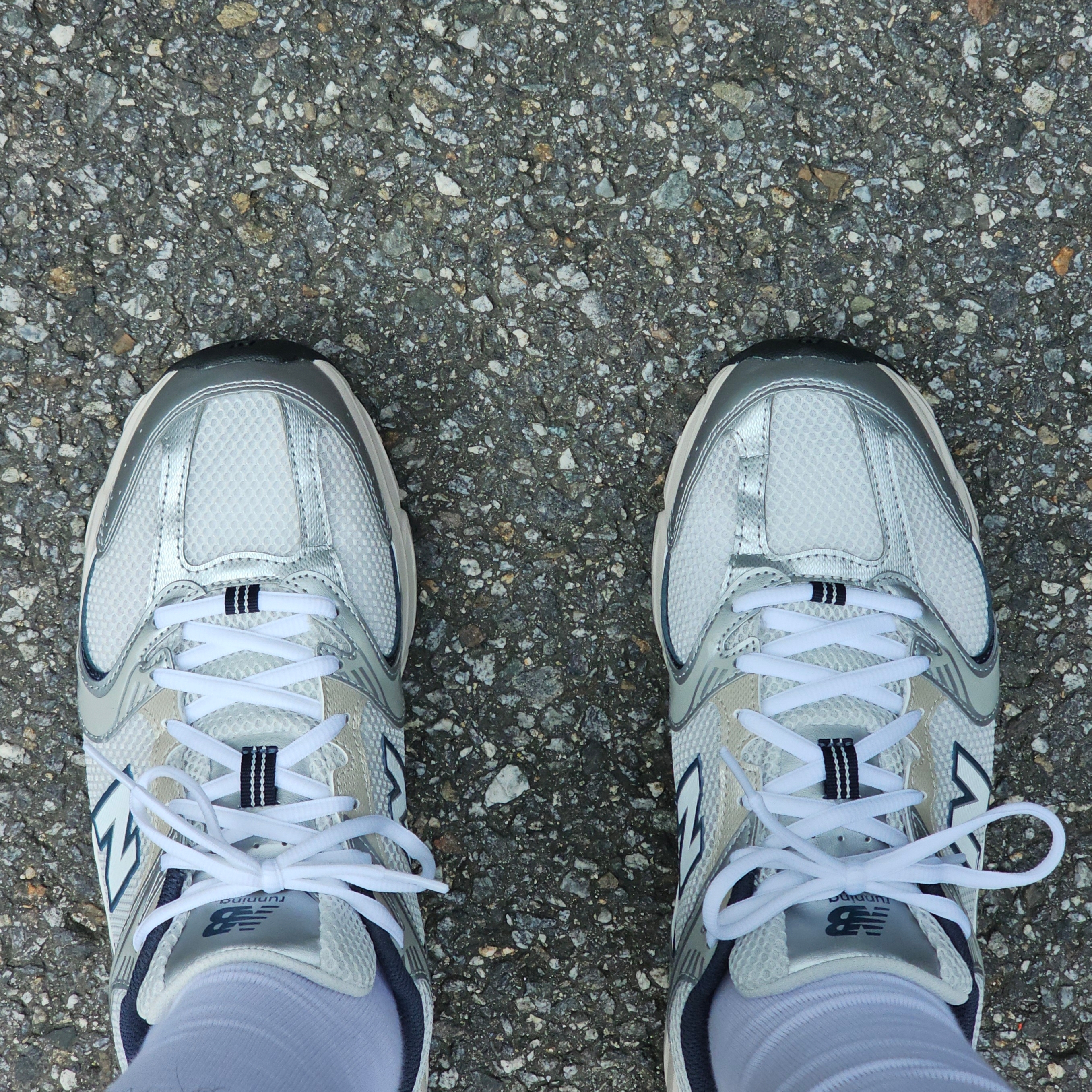New Balance 530 Steel Grey 착용 스타일