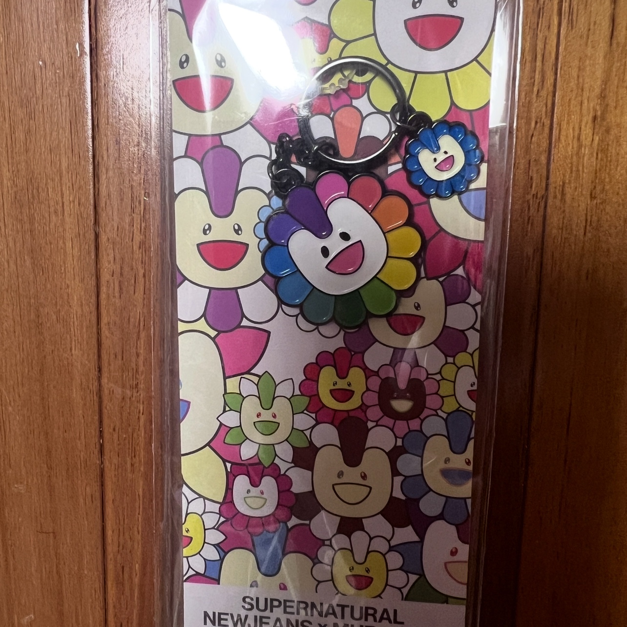 NewJeans x Murakami Metal Keyring Flower 착용 스타일