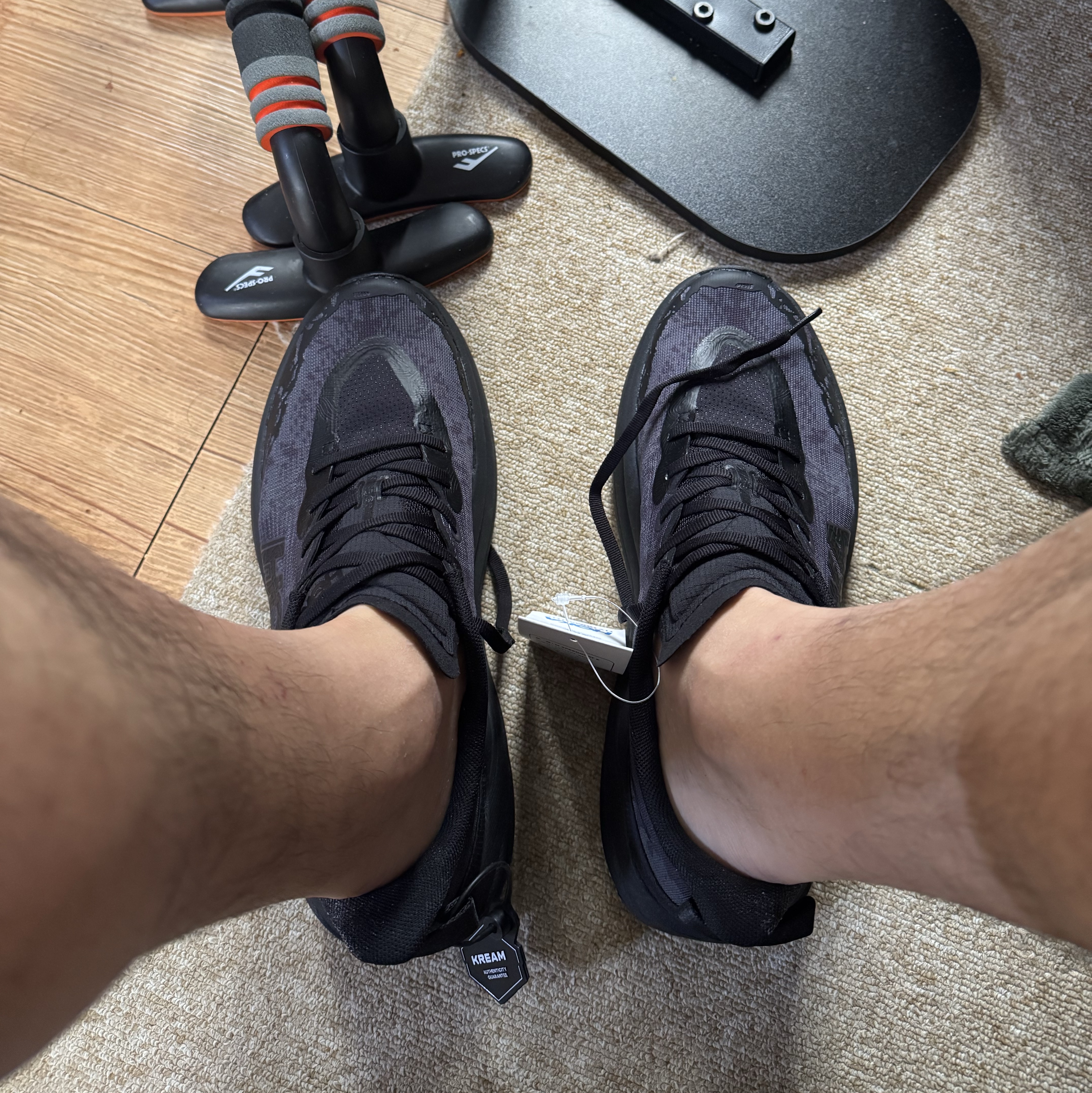Hoka Speedgoat 6 Black 착용 스타일 - 1