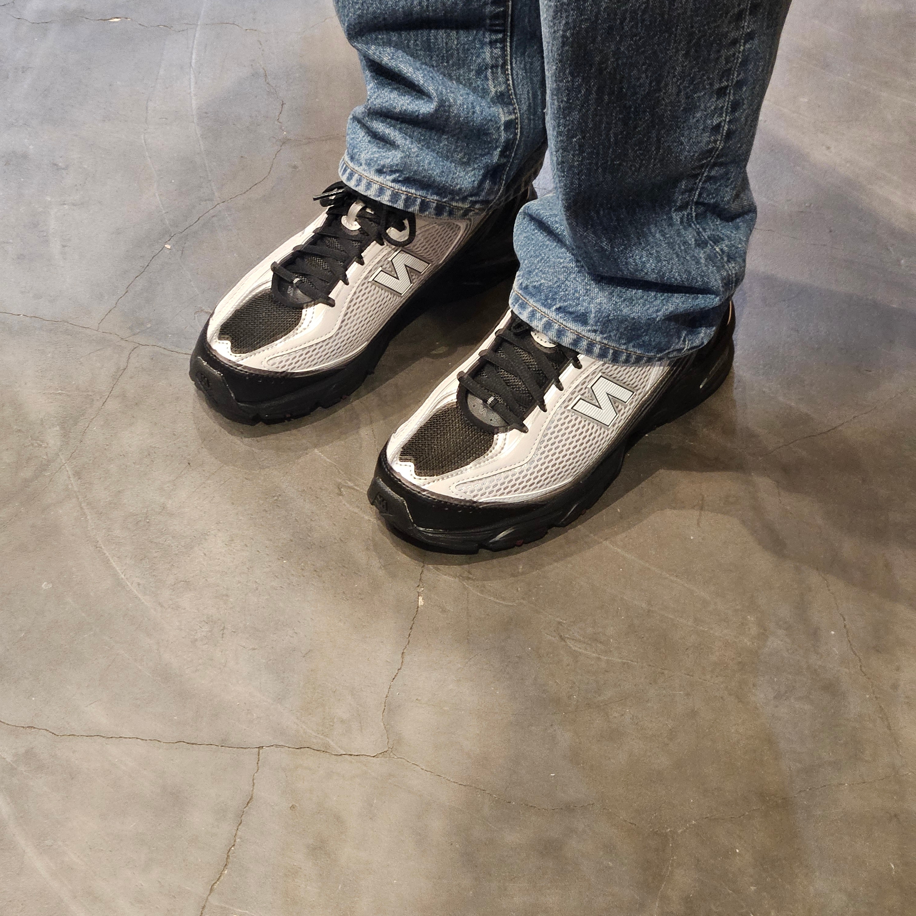 New Balance 509 Black Gray 착용 스타일 - 1