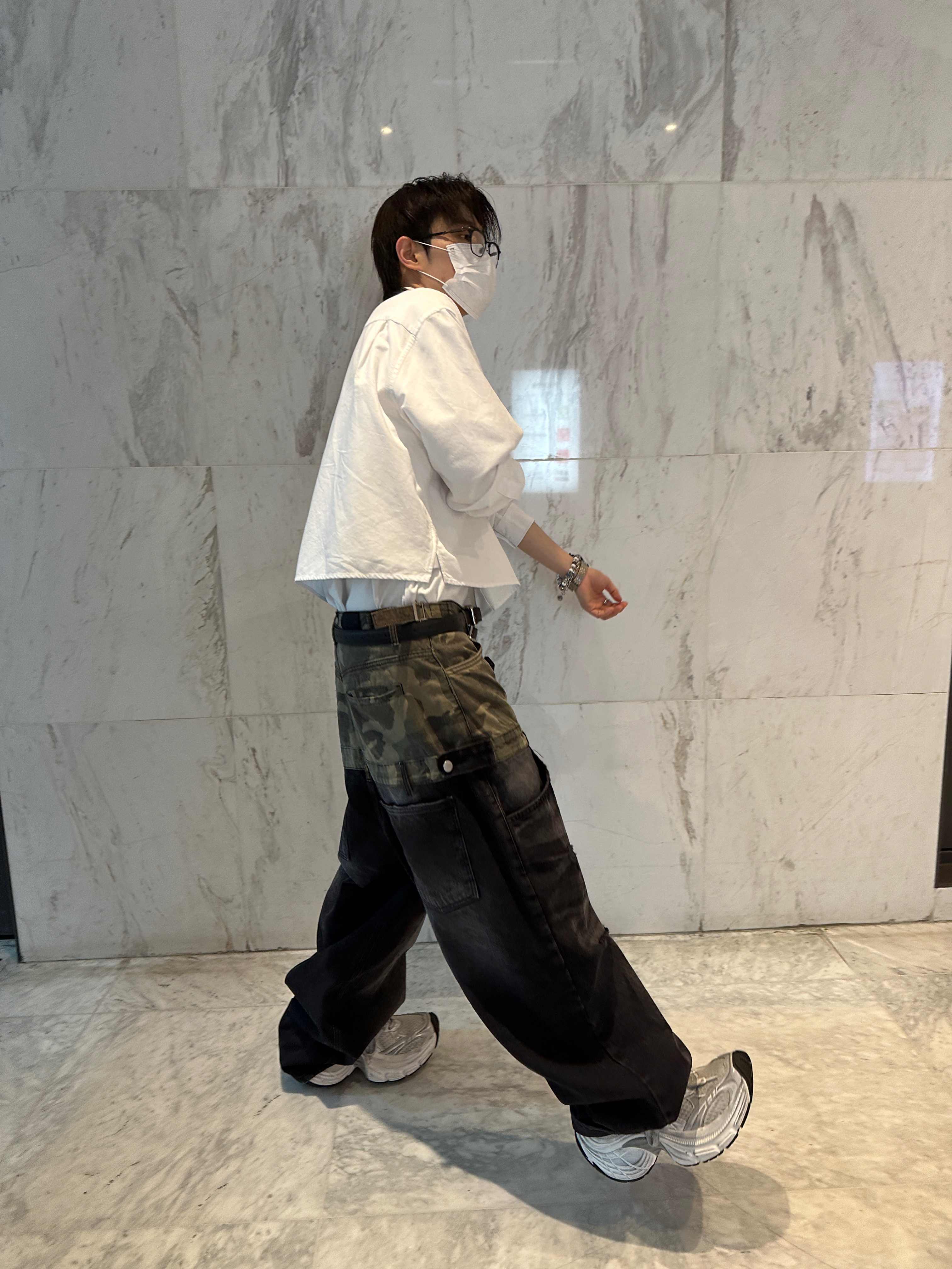 Balenciaga 10XL Sneakers White Grey Silver Black, Casio MTP-B145D-2A1V 착용 스타일 - 2