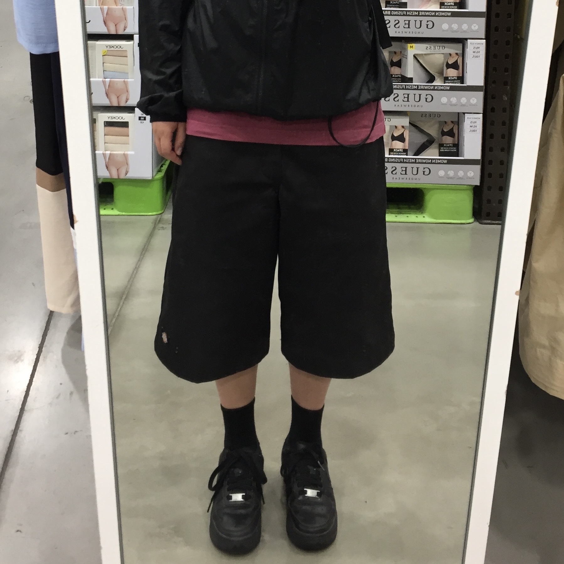 Dickies Loose Fit 13 Inch Flat Front Work Shorts Black 착용 스타일 - 2