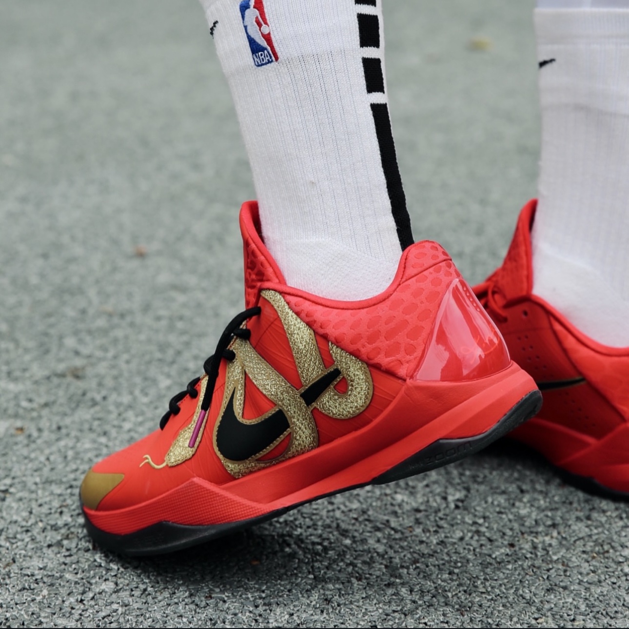 Nike Kobe 5 Protro Year of the Mamba University Red 착용 스타일 - 1