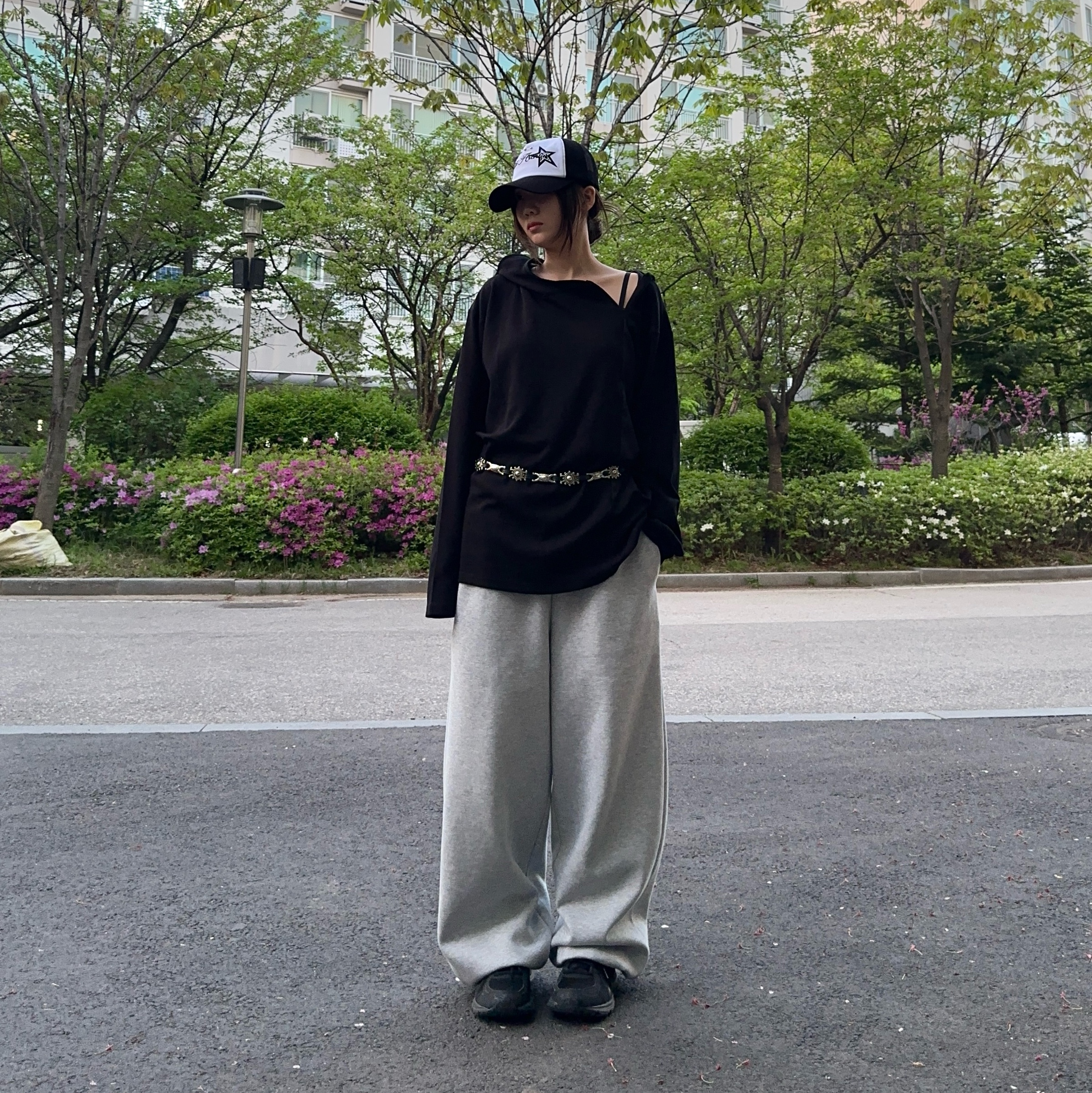 Asics Jog 100 2 Black, Uniqlo C Sweat Wide Pants Gray - KR 착용 스타일 - 3
