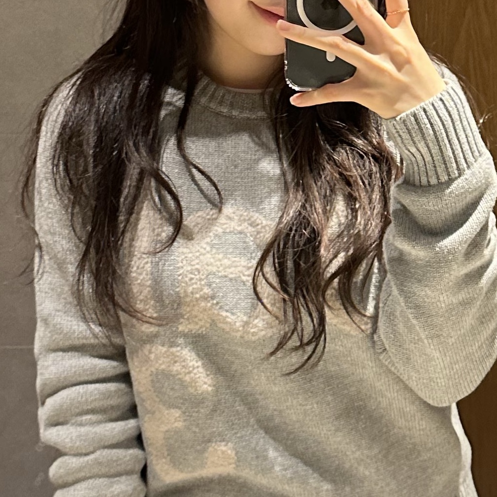 [KREAM 단독] Safarispot Women Basic Safari Knit Black, [KREAM 단독] Safarispot Women Basic Safari Knit White 착용 스타일