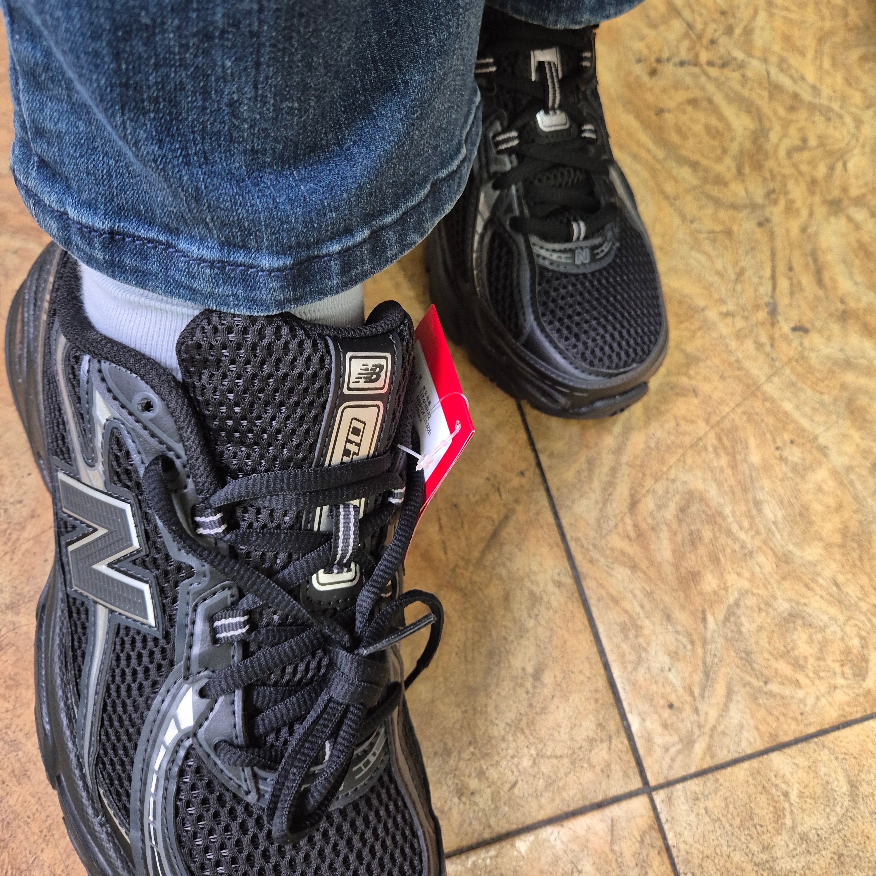 New Balance 740v2 Black Silver Metallic 착용 스타일 - 2