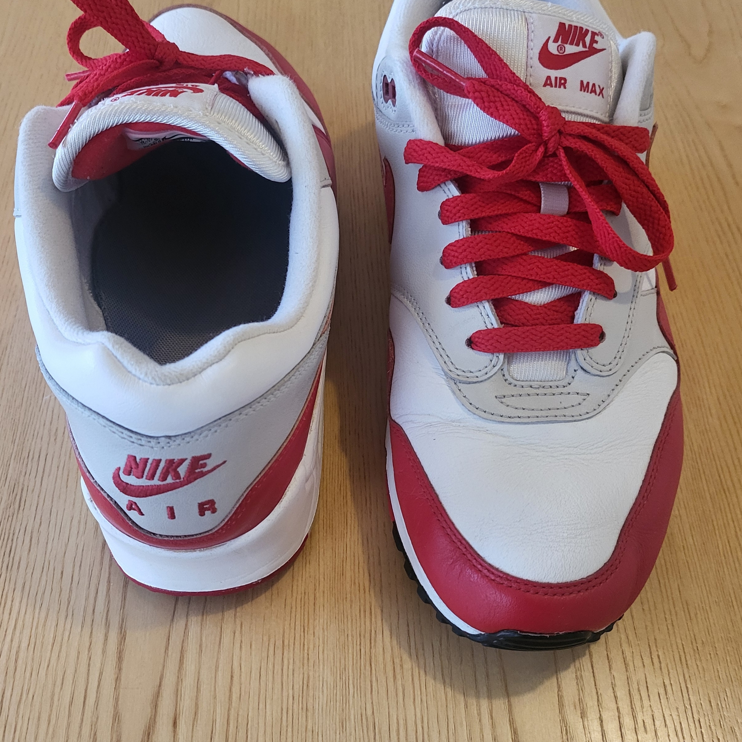 Nike Air Max 90/1 University Red 착용 스타일 - 2