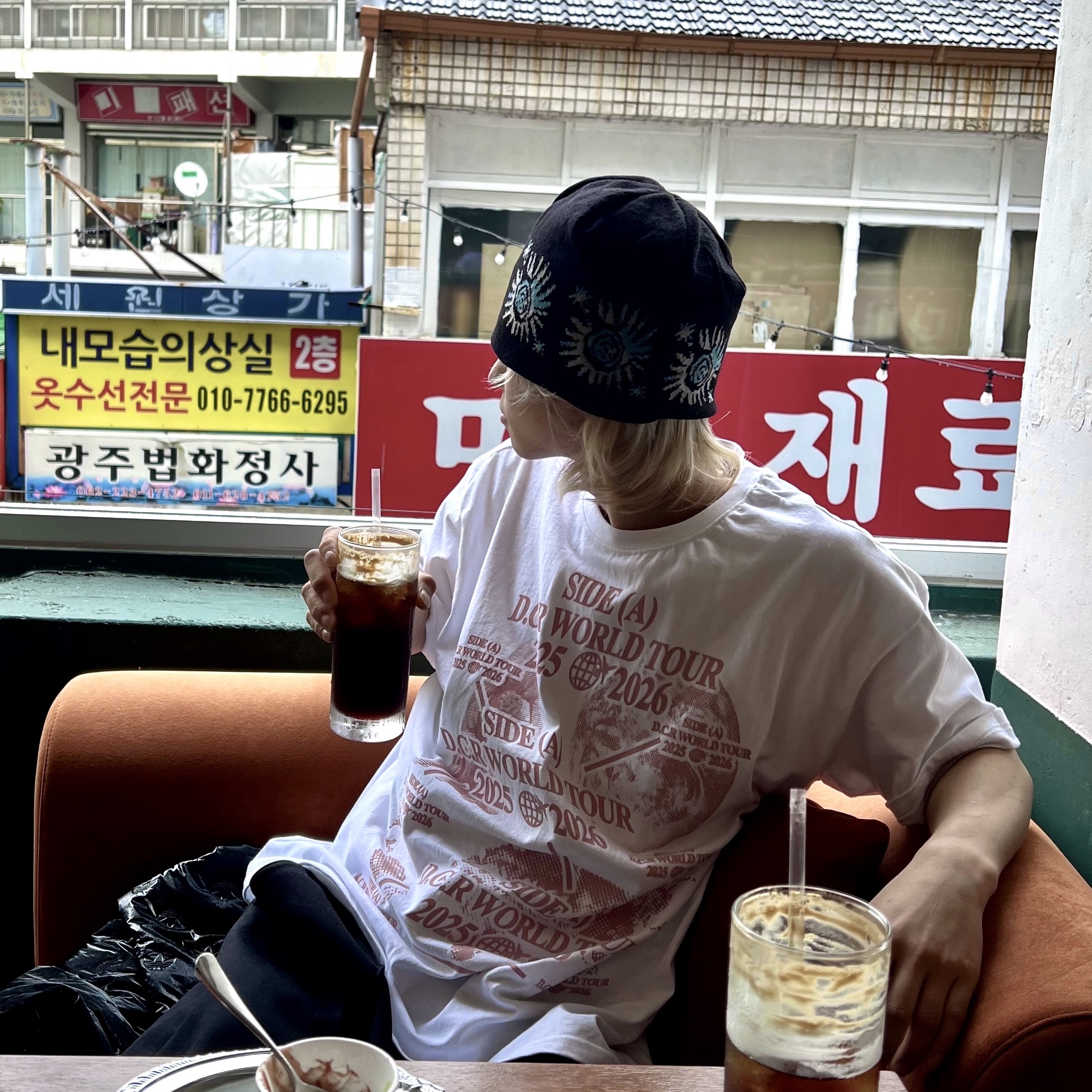 DEFYCLUBROBBERS World Tour T-shirt Indi Pink 착용 스타일 - 1